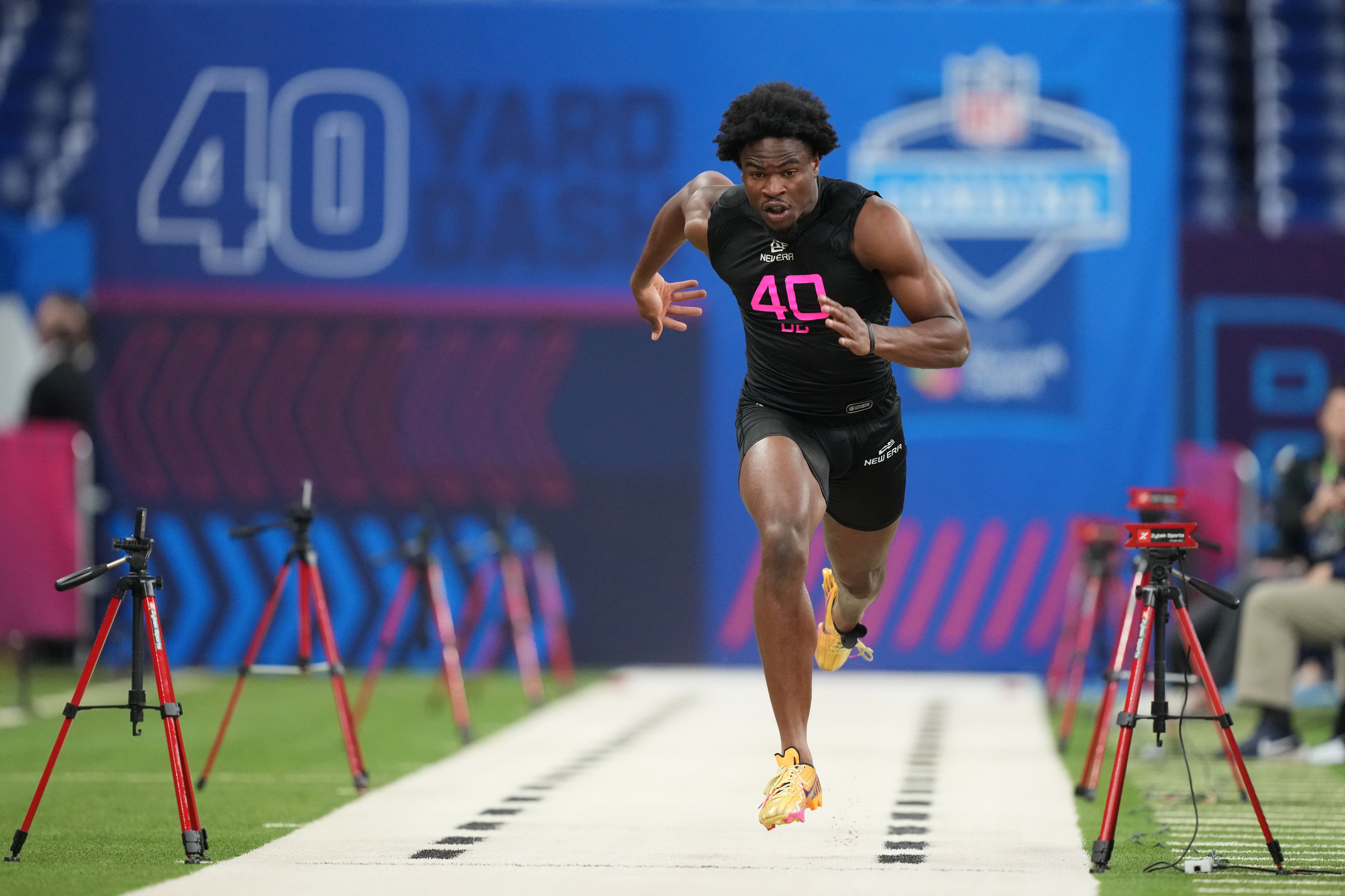 Feb 28, 2025; Indianapolis, IN, USA; South Carolina defensive back Nick Emmanwori (DB40) runs in the 40 yard dash during the 2025 NFL Combine at Lucas Oil Stadium.