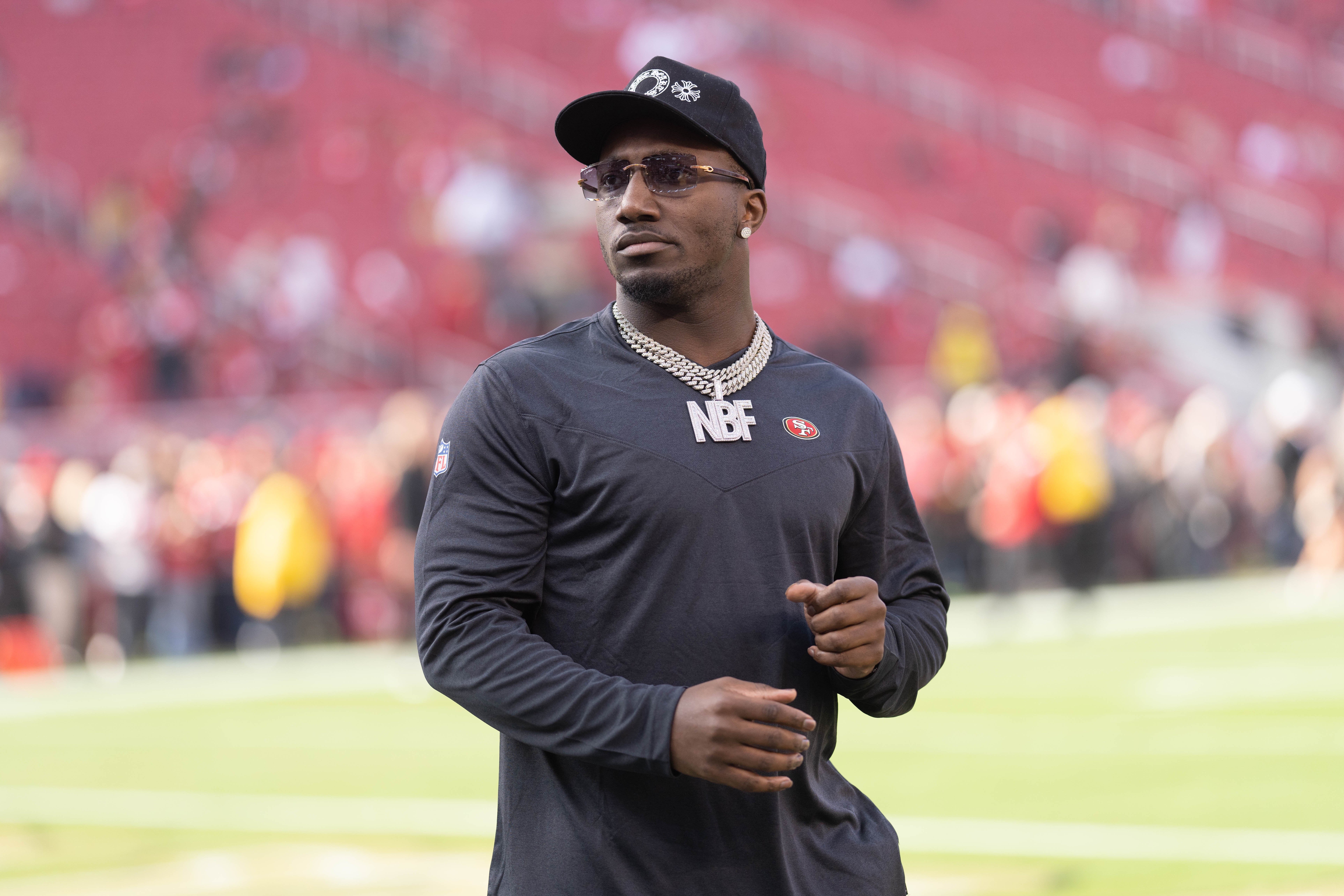 San Francisco 49ers wide receiver Deebo Samuel (19) during warmups before the start of the first quarter against the Washington Commanders at Levi's Stadium.