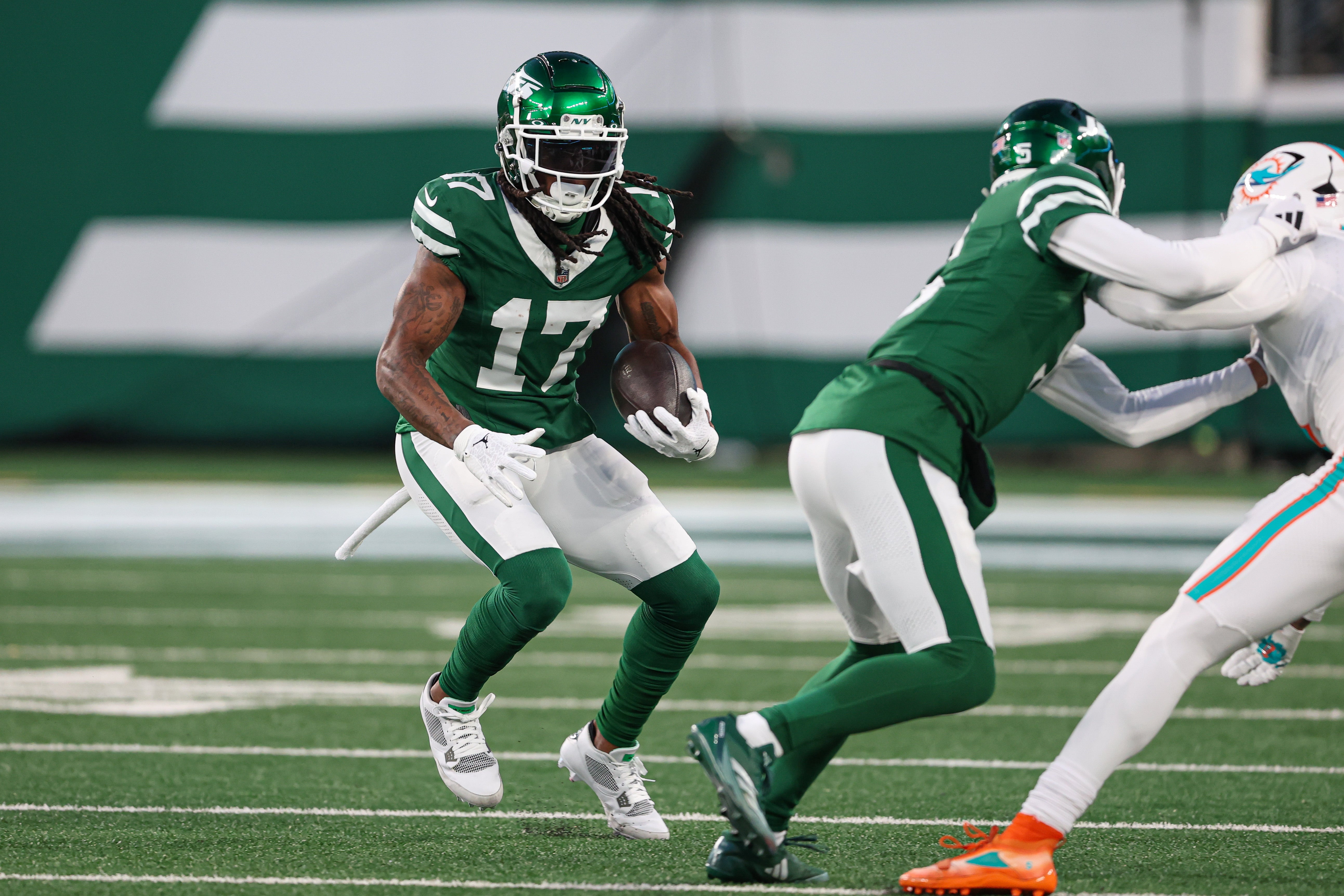 New York Jets wide receiver Davante Adams (17) gains yards after catch during the first quarter against the Miami Dolphins at MetLife Stadium.