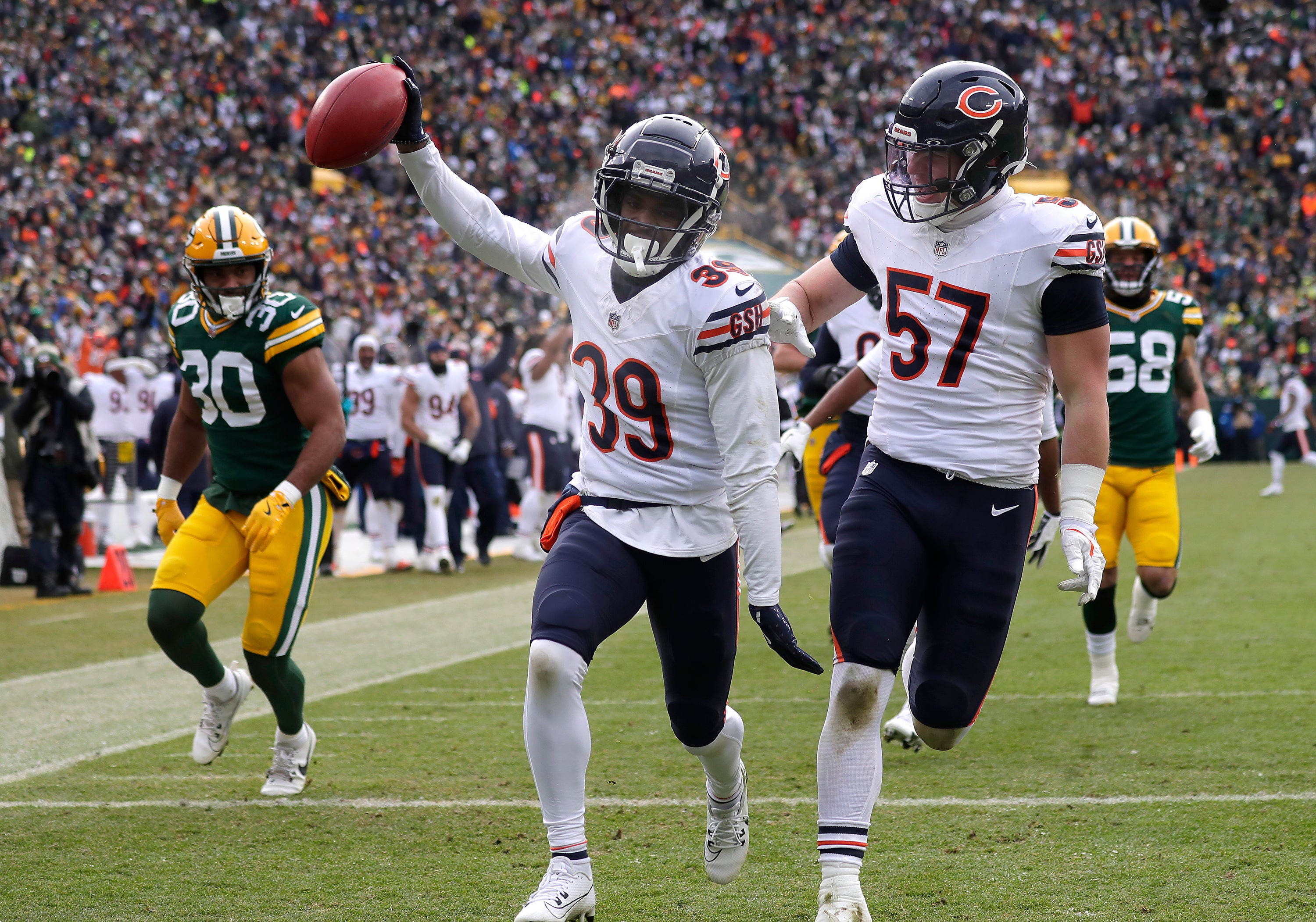 Jan 5, 2025; Green Bay, Wisconsin, USA; Chicago Bears cornerback Josh Blackwell (39) returns a punt for a touchdown against Green Bay Packers on Sunday, January 5, 2024 at Lambeau Field in Green Bay, Wis.