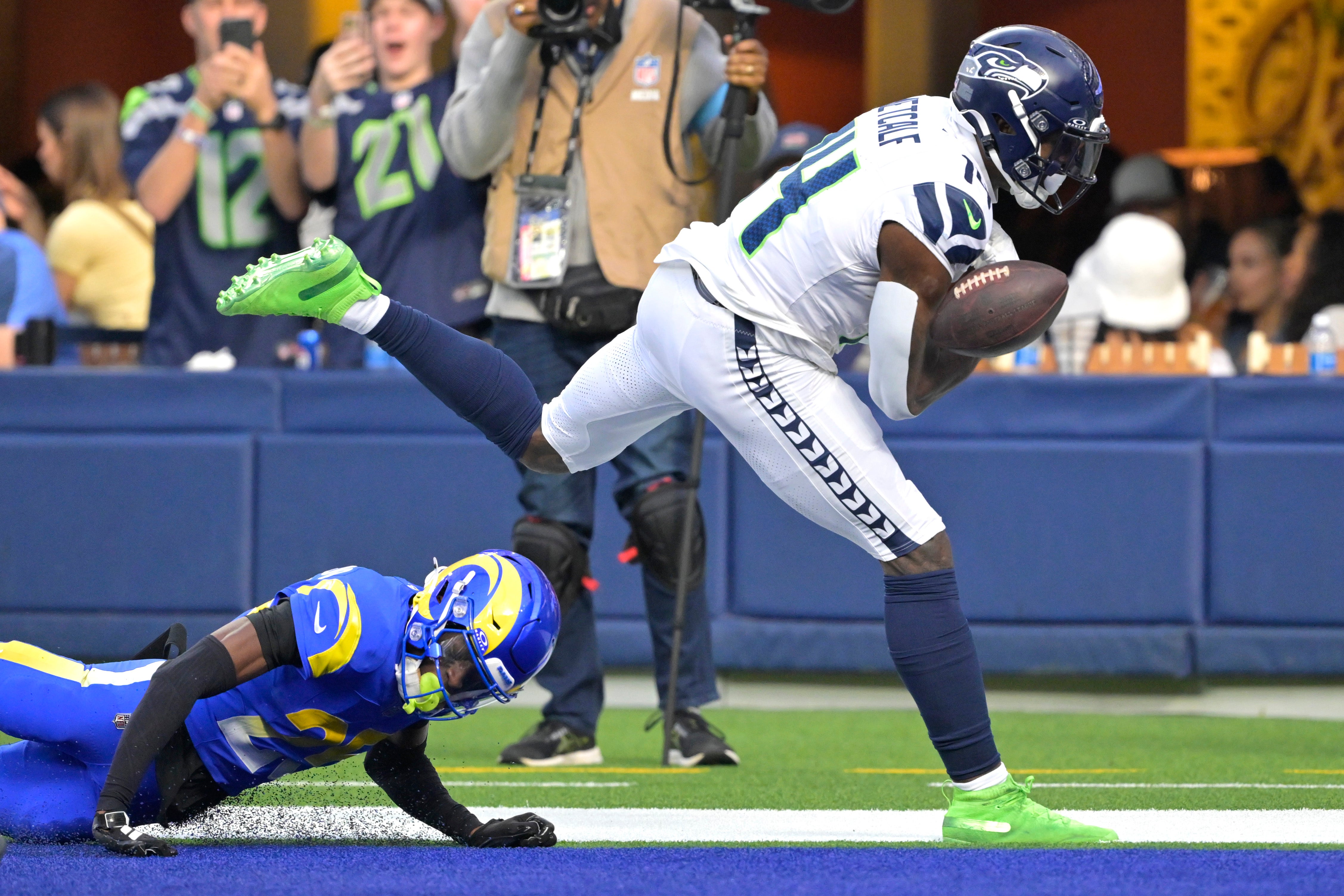 Jan 5, 2025; Inglewood, California, USA; Seattle Seahawks wide receiver DK Metcalf (14) can’t hang on to a pass in the end zone as he is defended by Los Angeles Rams cornerback Emmanuel Forbes Jr. (25) in the first half at SoFi Stadium.