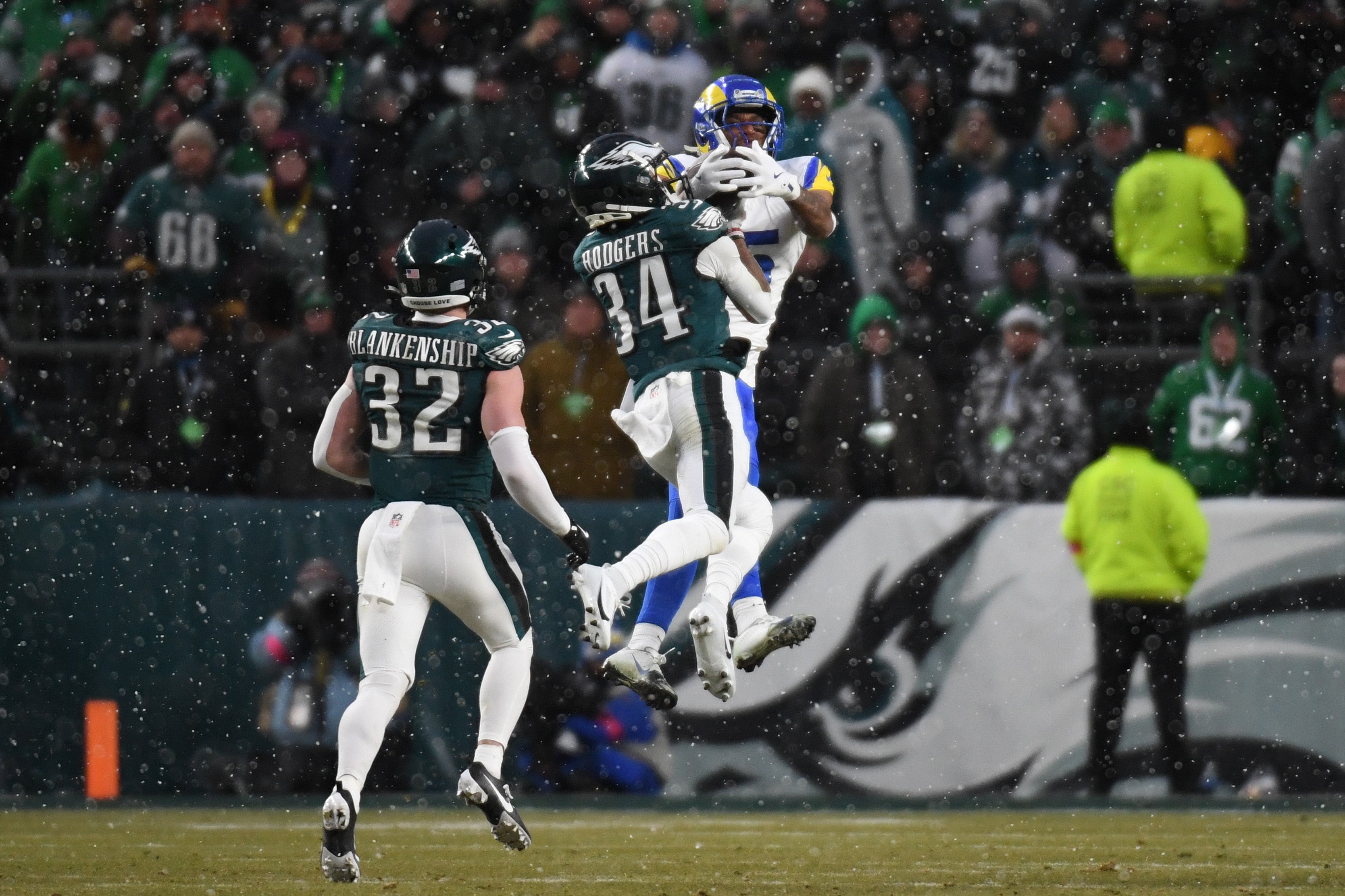 Los Angeles Rams wide receiver Demarcus Robinson (15) catches a pass in front of Philadelphia Eagles cornerback Isaiah Rodgers (34) in the first half in a 2025 NFC divisional round game at Lincoln Finacial Field.