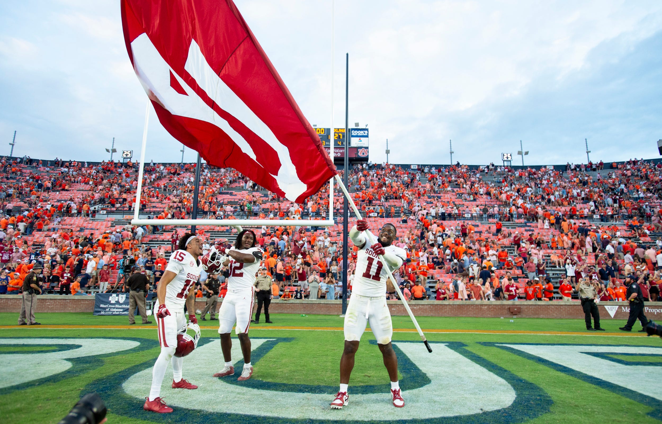 Oklahoma Sooners linebacker Kobie McKinzie (11) celebrates after the game as Auburn Tigers take on Oklahoma Sooners at Jordan-Hare Stadium in Auburn, Ala., on Saturday, Sept. 28, 2024. Oklahoma Sooners defeated Auburn Tigers 27-21.