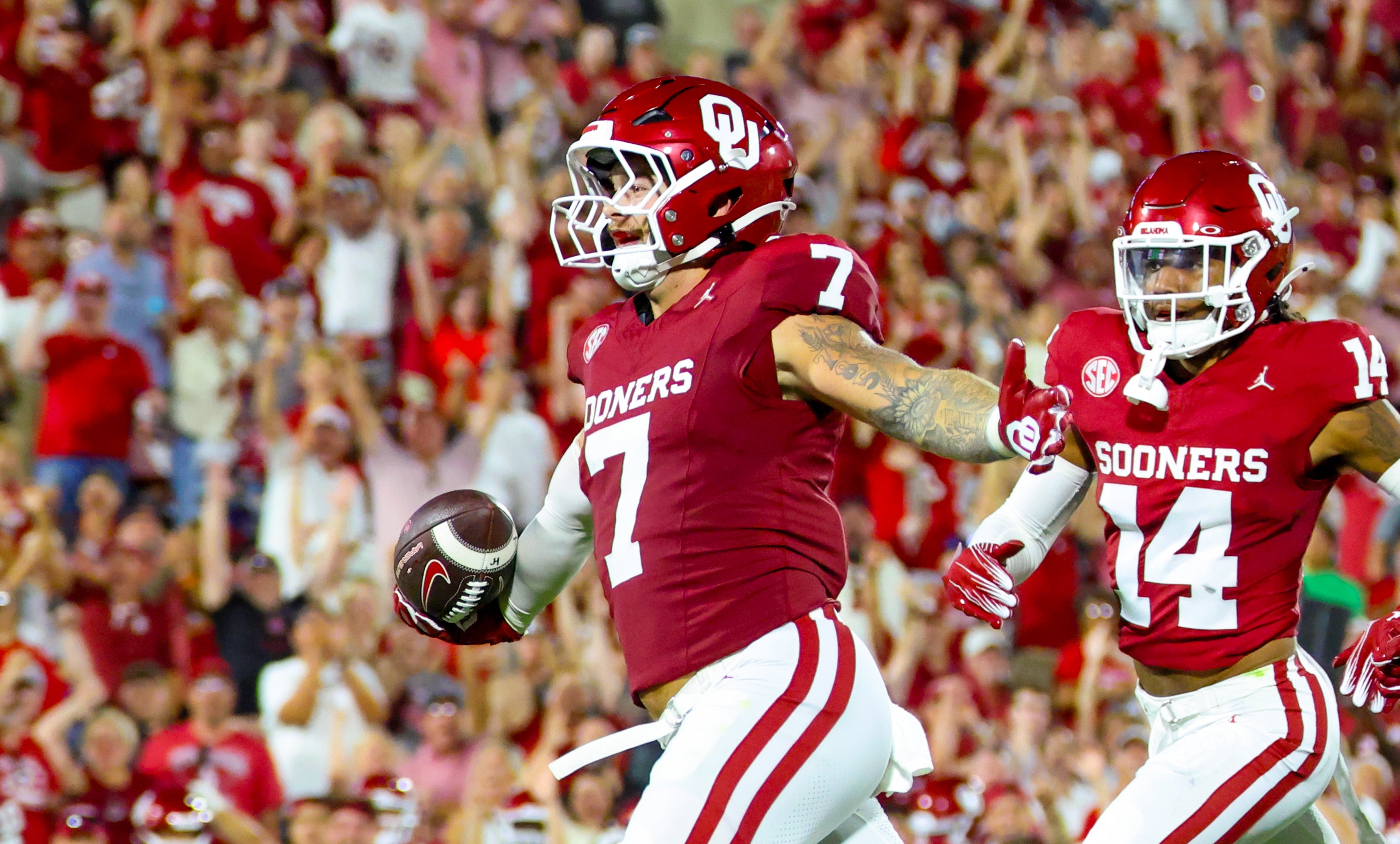 Aug 30, 2024; Norman, Oklahoma, USA; Oklahoma Sooners linebacker Jaren Kanak (7) recovers a fumble and scores a touchdown during the second half against the Temple Owls at Gaylord Family-Oklahoma Memorial Stadium.