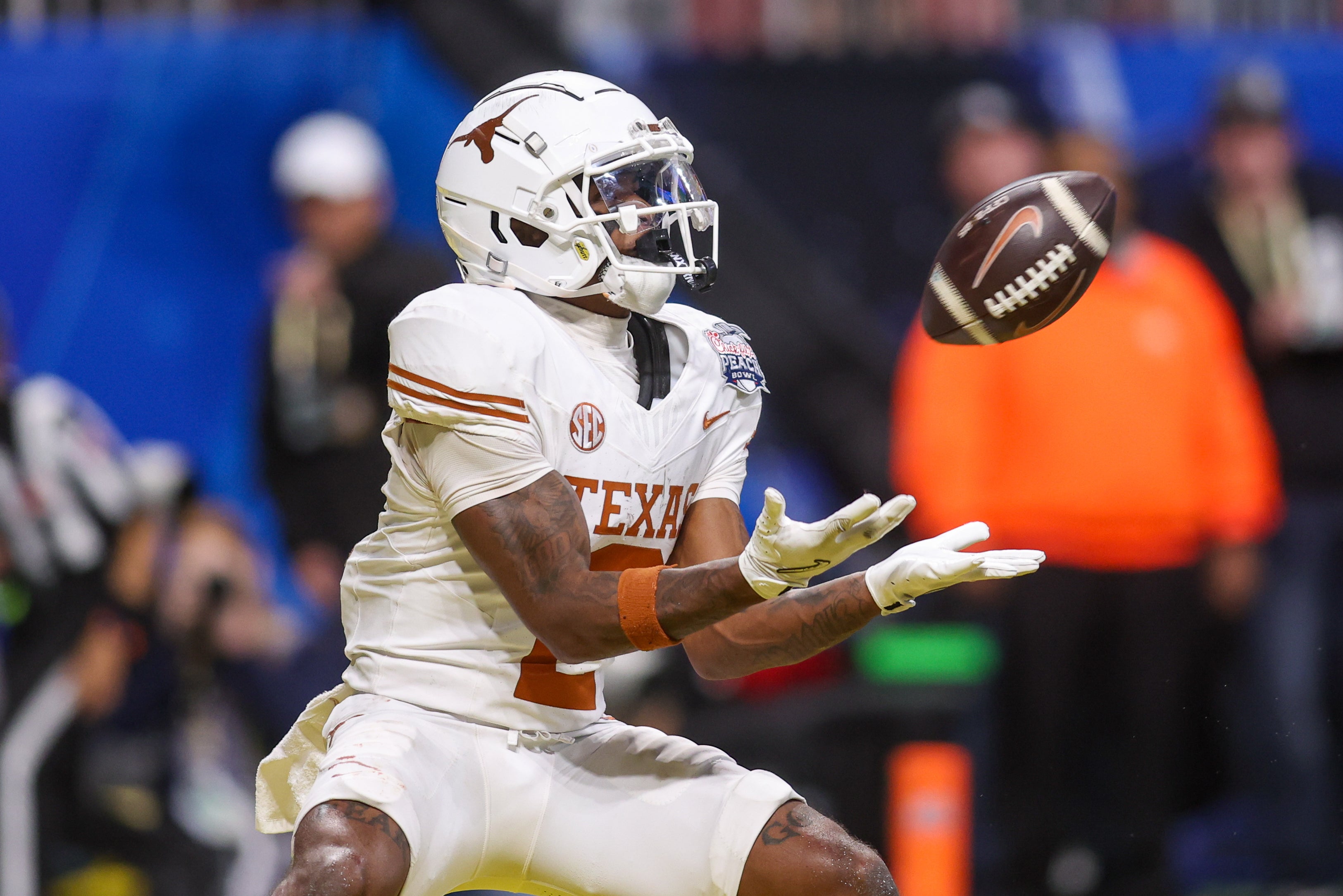 Texas Longhorns wide receiver Matthew Golden (2) catches a pass for a touchdown against the Arizona State Sun Devils in overtime at Mercedes-Benz Stadium.