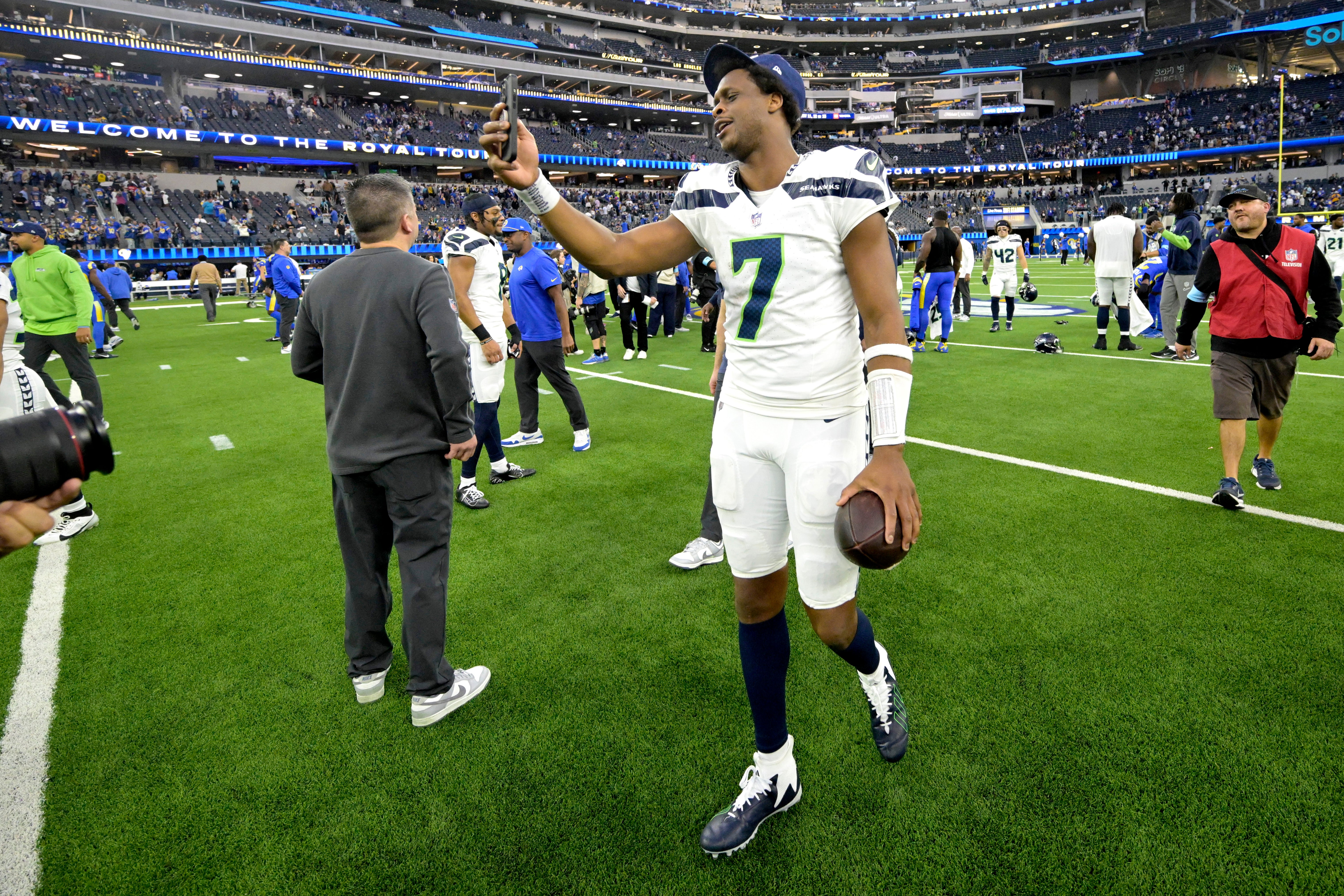Jan 5, 2025; Inglewood, California, USA; Seattle Seahawks quarterback Geno Smith (7) leaves the field following the game against the Los Angeles Rams at SoFi Stadium.