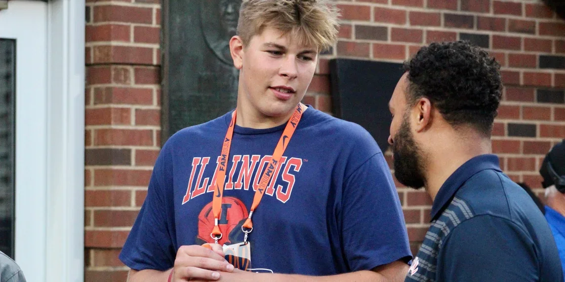 2027 offensive tackle recruit Cameron Wagner