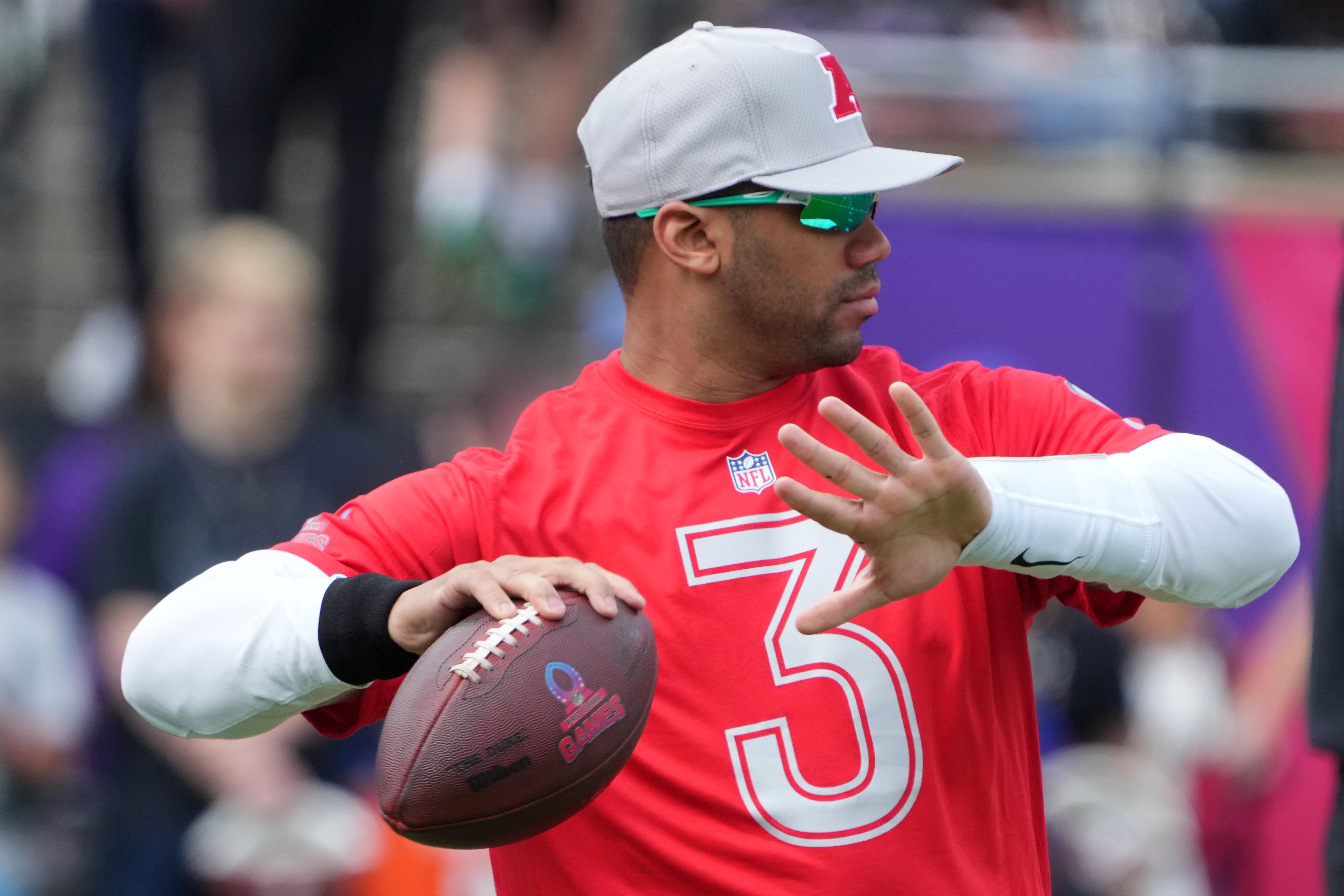 Pittsburgh Steelers quarterback Russell Wilson (3) throws the ball during AFC Practice for the Pro Bowl Games at Camping World Stadium.