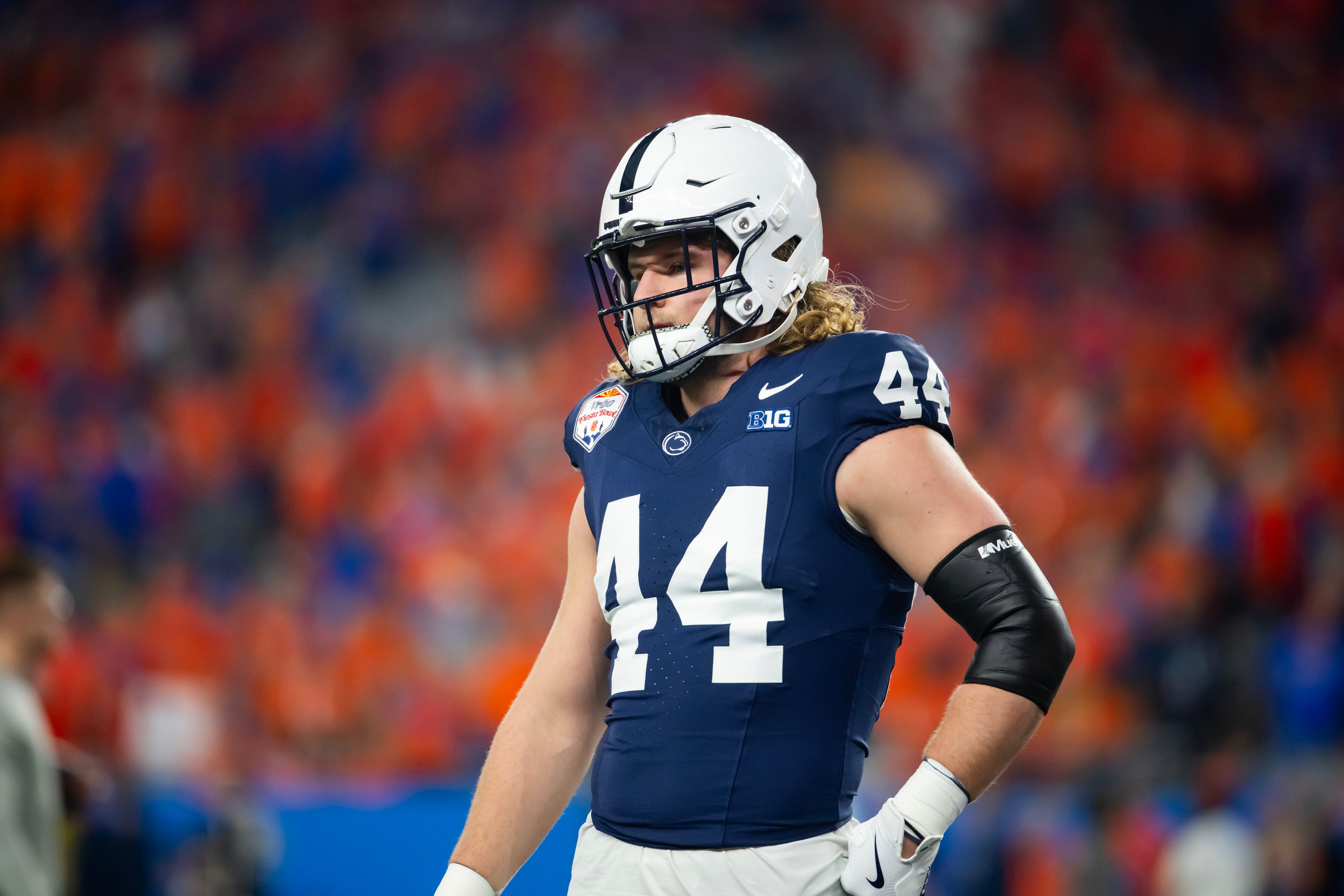 Dec 31, 2024; Glendale, AZ, USA; Penn State Nittany Lions tight end Tyler Warren (44) against the Boise State Broncos in the Fiesta Bowl at State Farm Stadium.