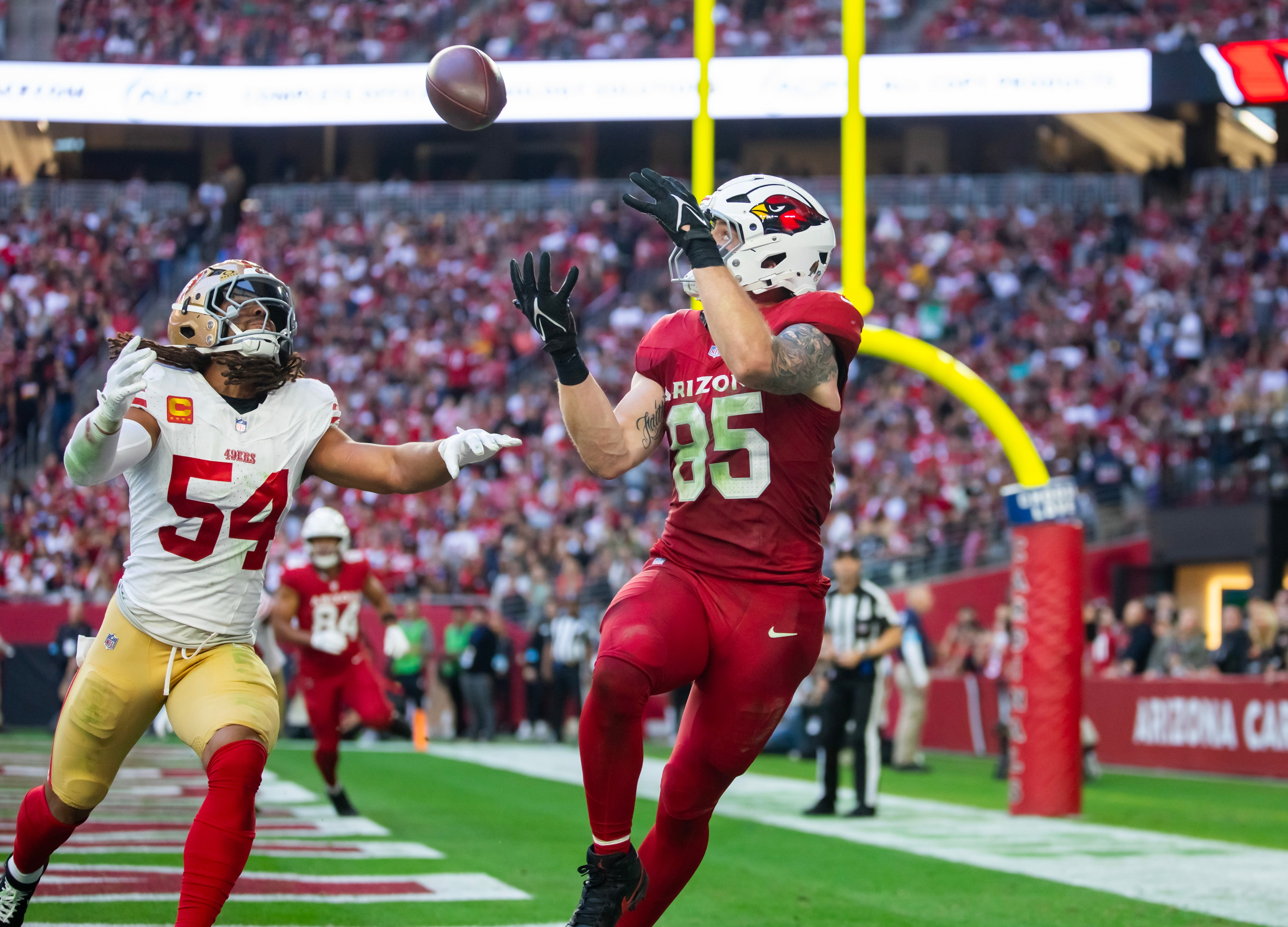 Cardinals tight end Trey McBride (85) catches a touchdown pass against 49ers linebacker Fred Warner (54)