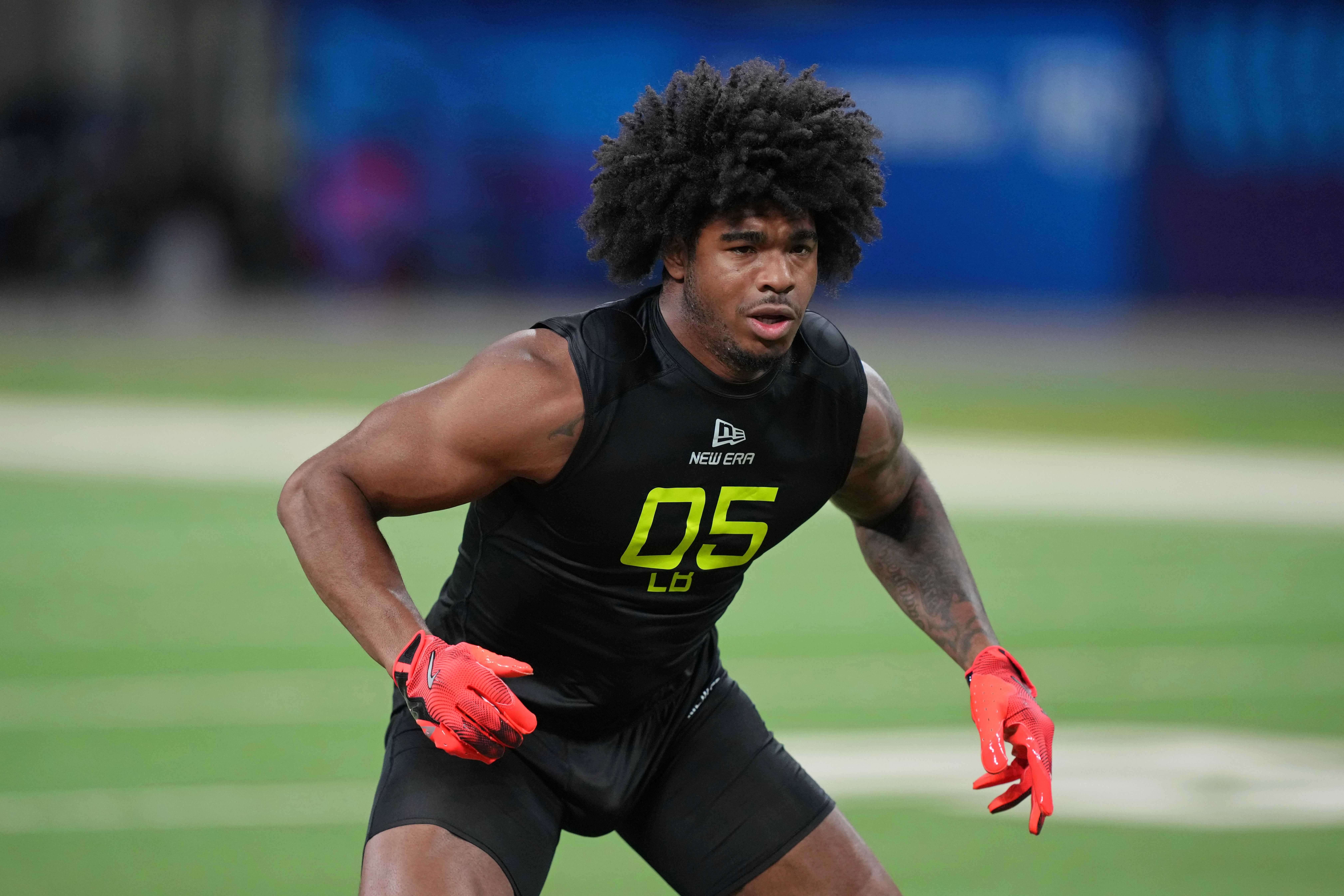 Caption: Feb 27, 2025; Indianapolis, IN, USA; Alabama linebacker Jihaad Campbell (LB05) participates in drills during the 2025 NFL Combine at Lucas Oil Stadium.