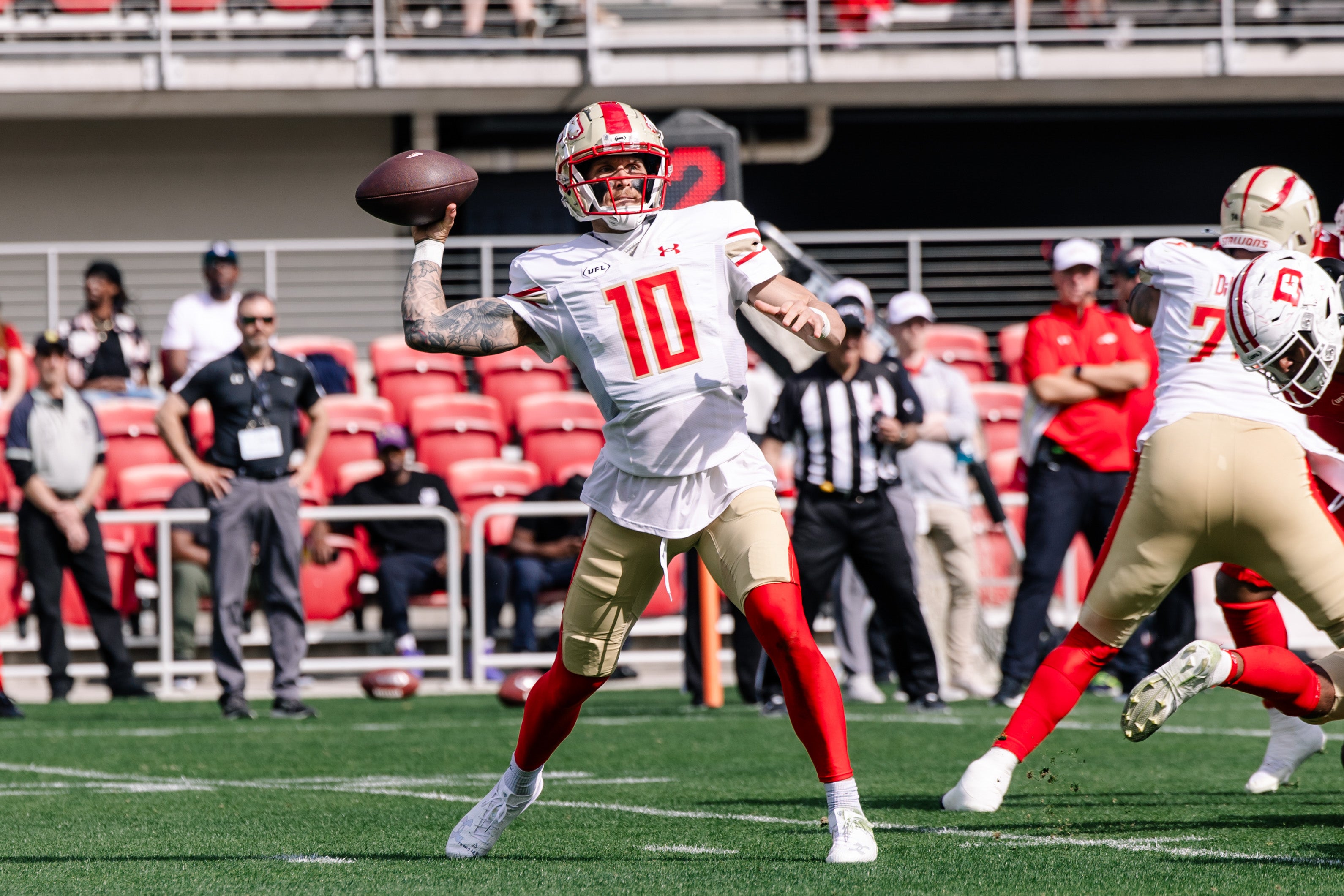Birmingham Stallions quarterback Alex McGough (10) throws a pass in the second quarter against the Birmingham Stallions at Audi Field.