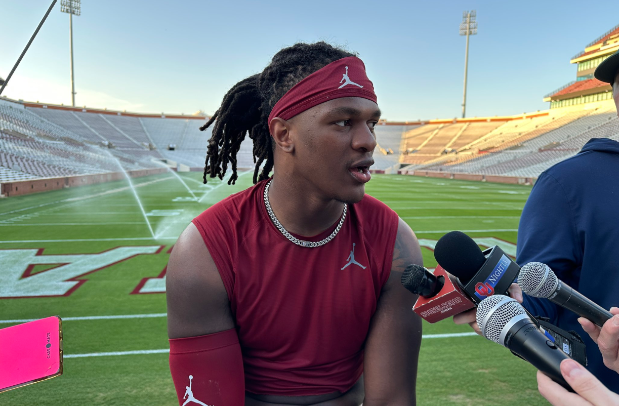 Oklahoma Sooners defender Kendal Daniel