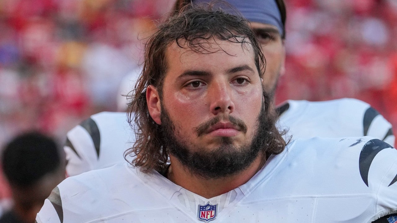Sep 15, 2024; Kansas City, Missouri, USA; Cincinnati Bengals center Matt Lee (62) on the sidelines against the Kansas City Chiefs during the game at GEHA Field at Arrowhead Stadium.