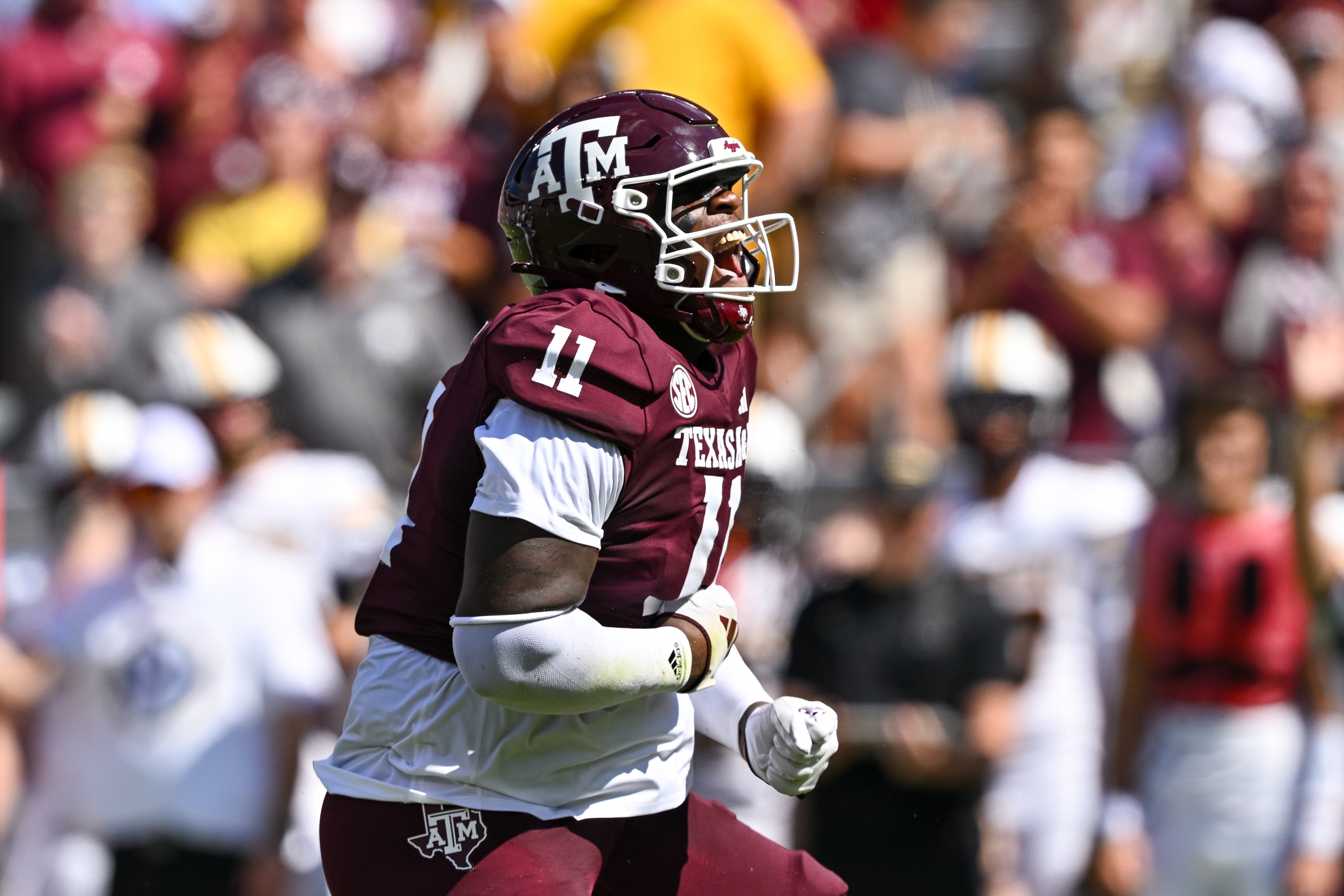 Nic Scourton, EDGE Texas A&M celebrates a big play for the Aggies