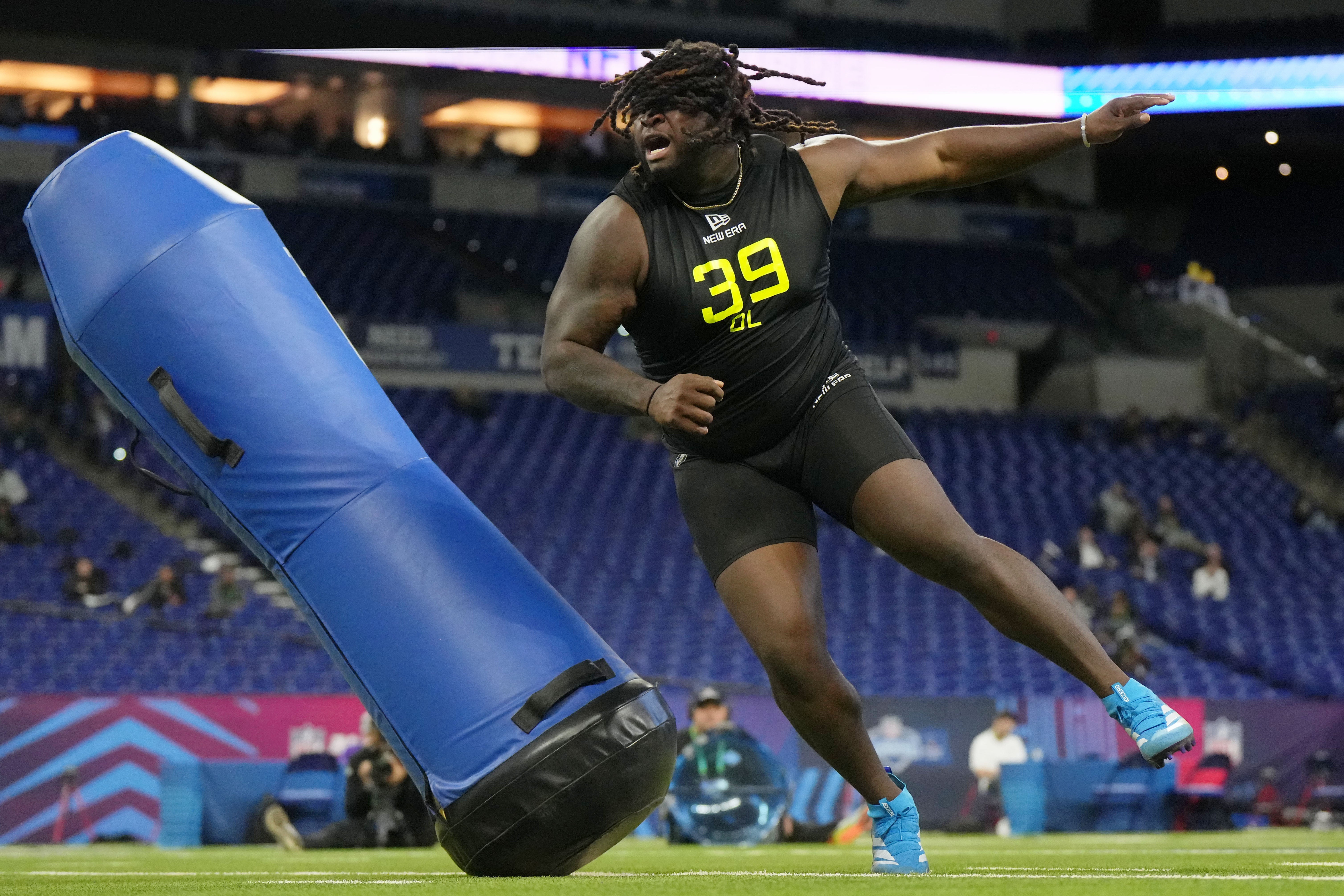 Indiana defensive lineman CJ West (DL39) participates in drills during the 2025 NFL Combine at Lucas Oil Stadium.
