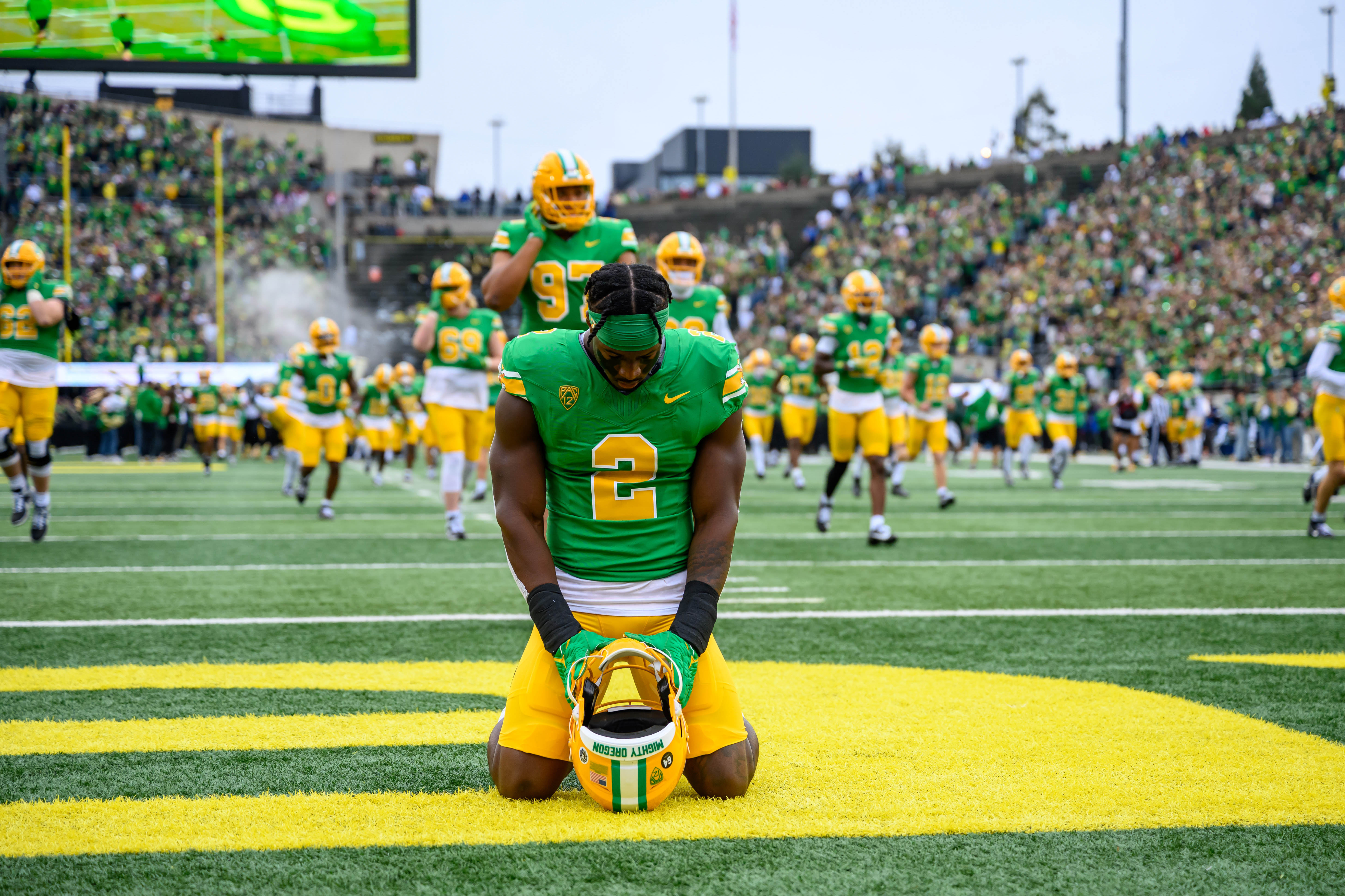 Oct 21, 2023; Eugene, Oregon, USA; Oregon Ducks linebacker Jeffrey Bassa (2) takes a moment in pregame against the Washington State Cougars at Autzen Stadium.