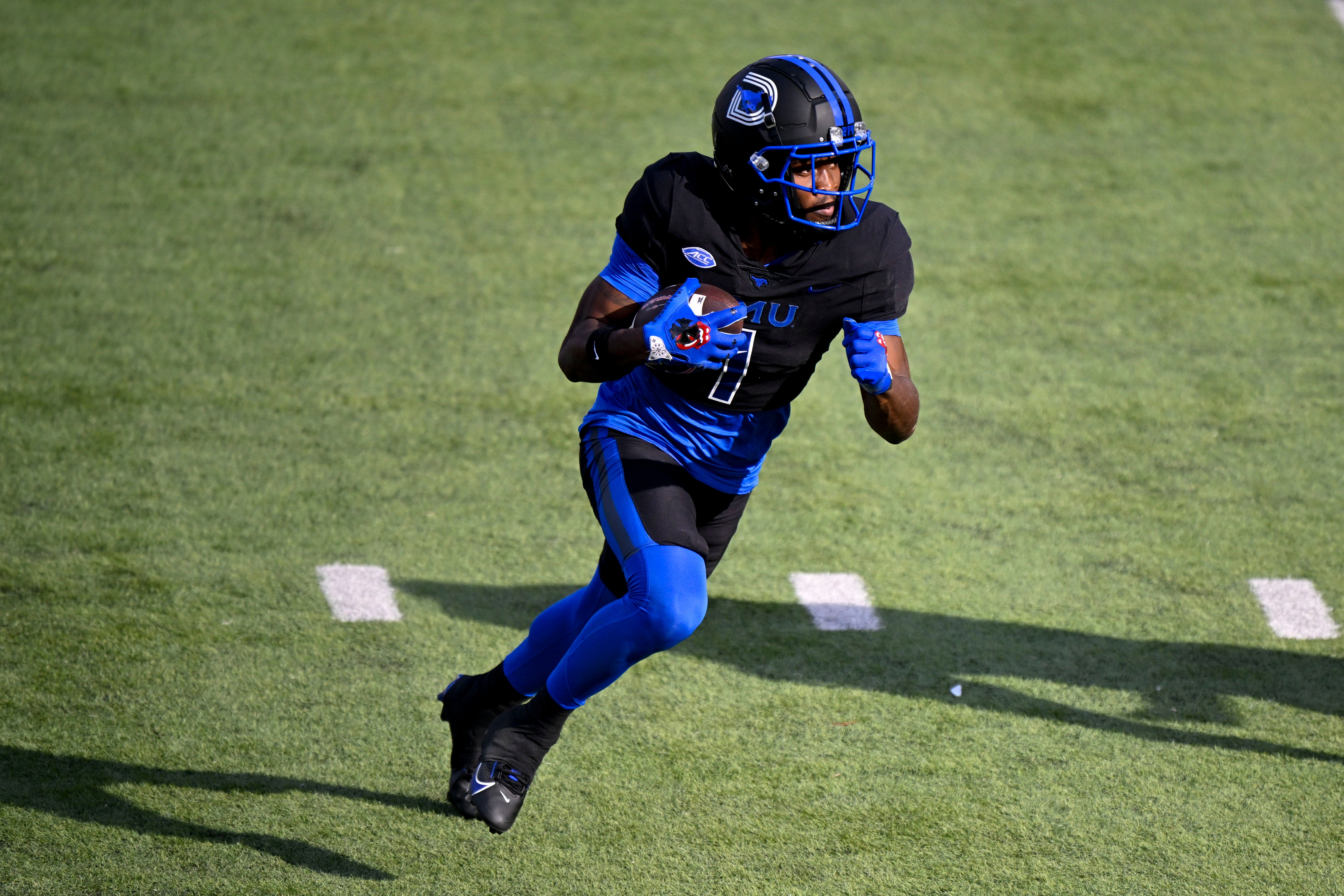 SMU Mustangs running back Brashard Smith (1) in action during the game between the SMU Mustangs and the Boston College Eagles at Gerald J. Ford Stadium.