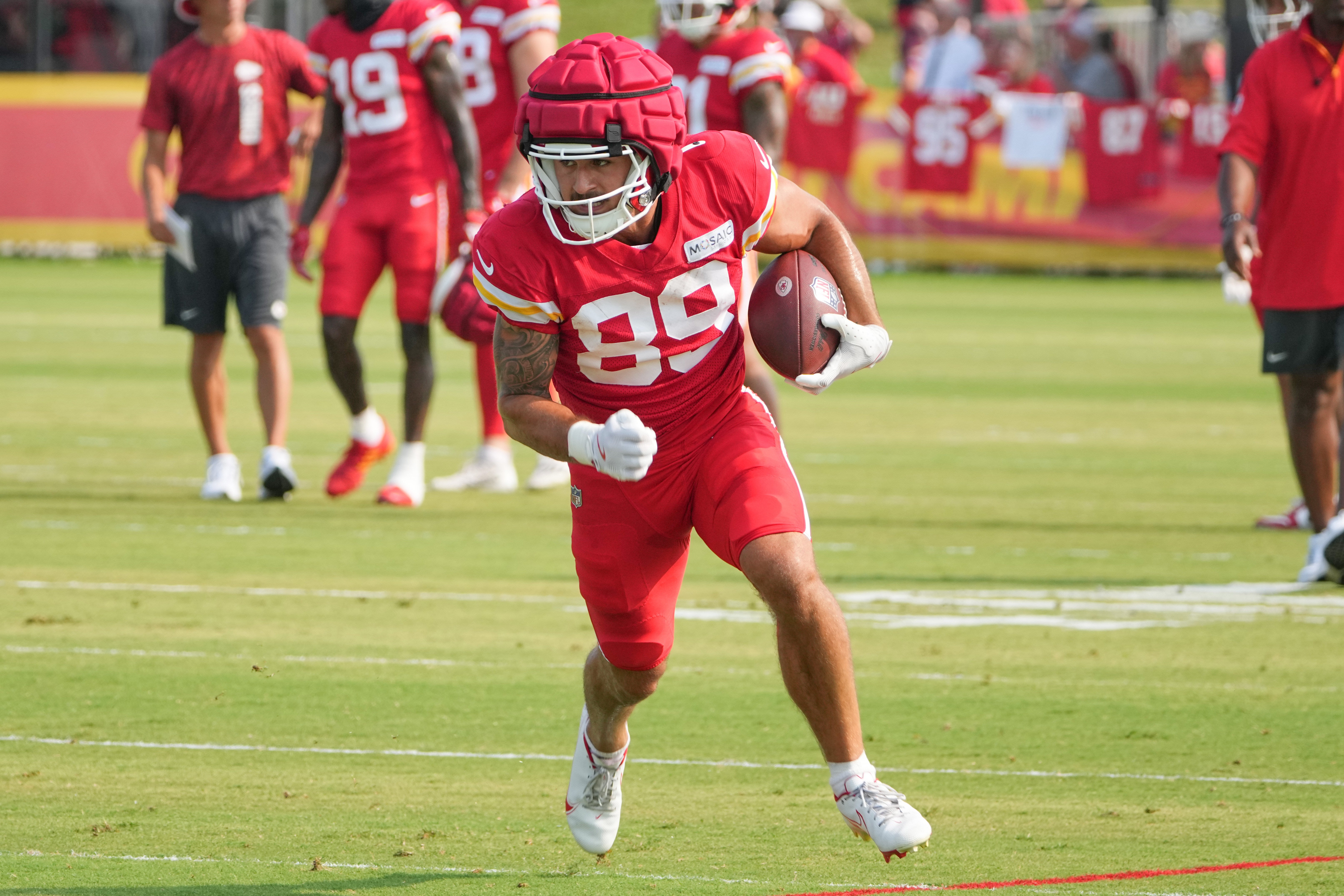 Jul 26, 2024; Kansas City, MO, USA; Kansas City Chiefs wide receiver Jaaron Hayek (89) runs the ball during training camp at Missouri Western State University.