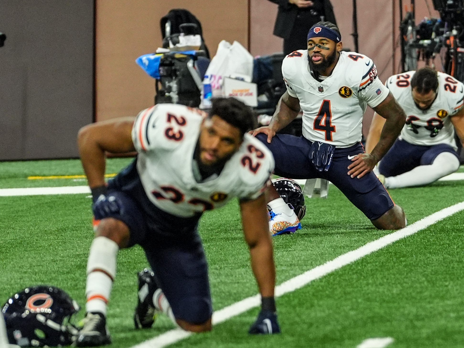 Chicago Bears running backs Roschon Johnson (23), D'Andre Swift (4), and Travis Homer (20) warm up on Thanksgiving Day at Ford Field in Detroit on Thursday, Nov. 28, 2024.