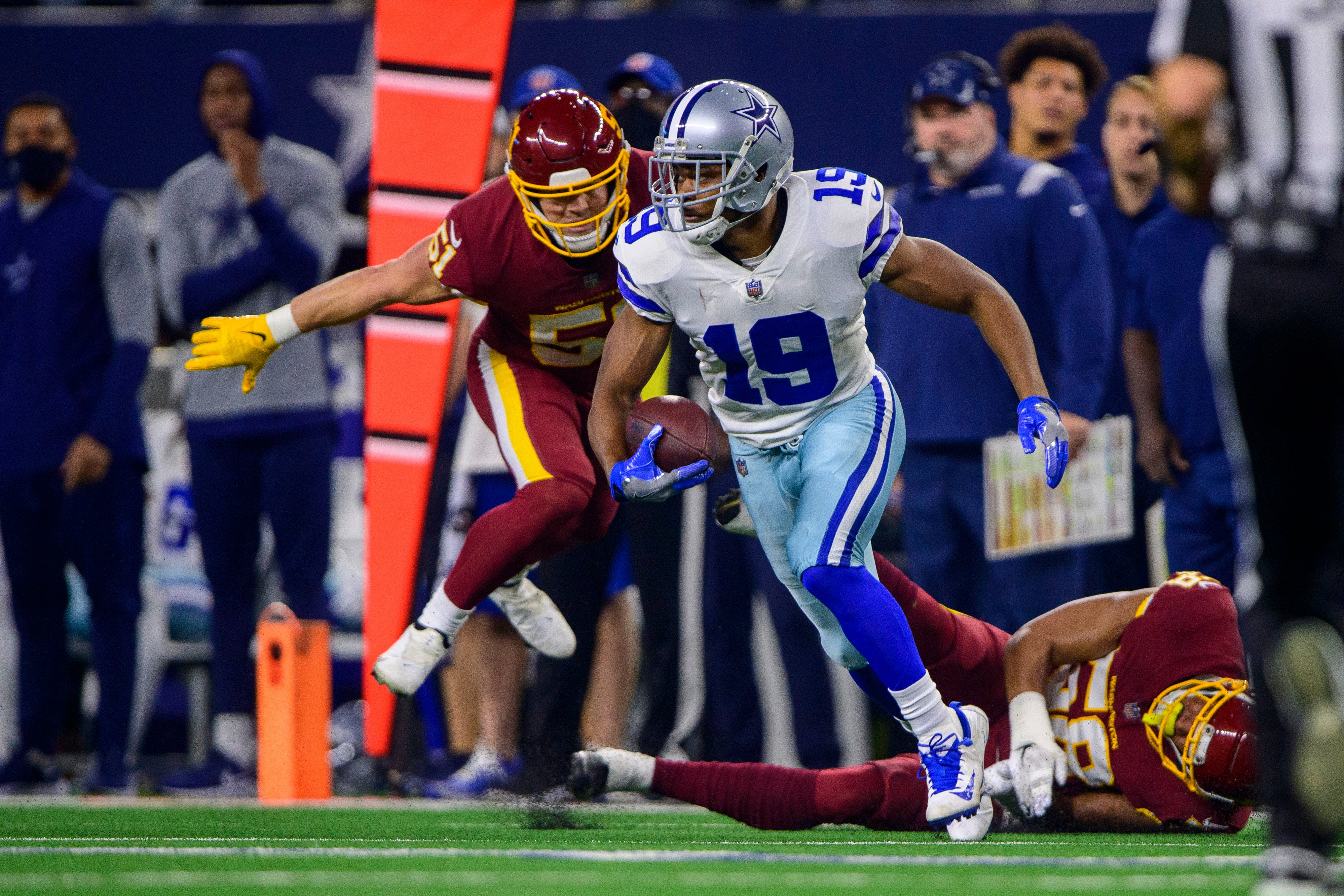 Dallas Cowboys wide receiver Amari Cooper (19) in action during the game between the Washington Football Team and the Dallas Cowboys at AT&T Stadium.