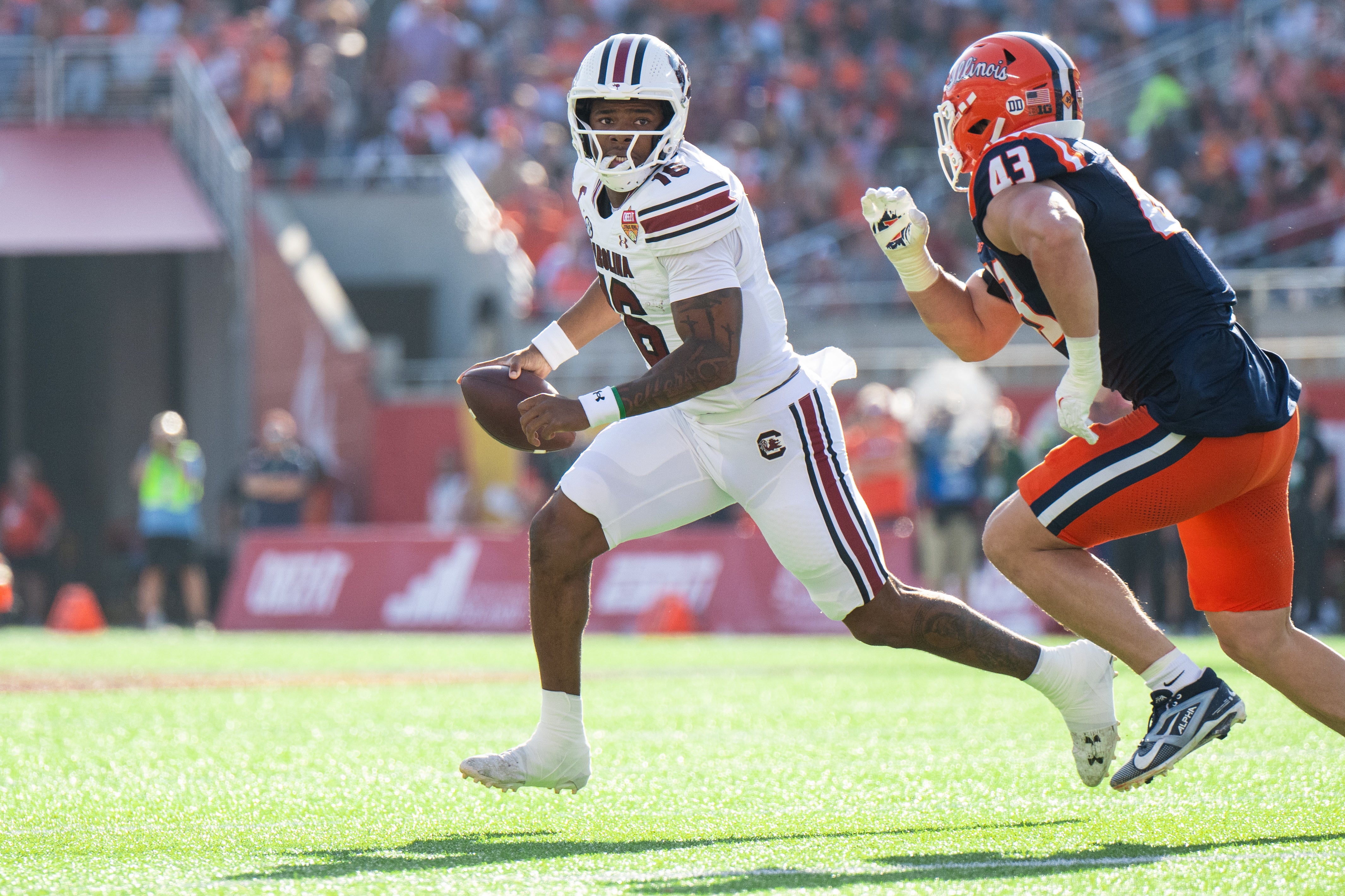 South Carolina Gamecocks quarterback LaNorris Sellers (16) runs the ball against Illinois Fighting Illini linebacker Joe Barna (43) in the first quarter at Camping World Stadium.