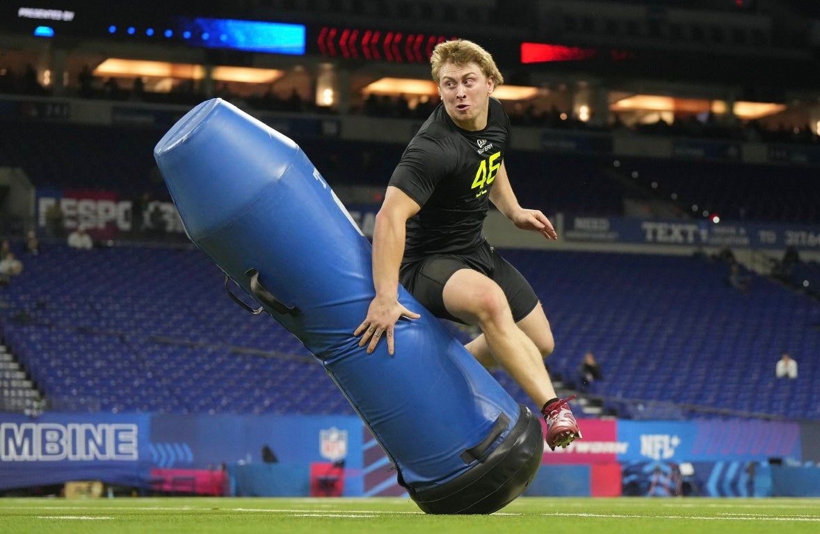 Feb 27, 2025; Indianapolis, IN, USA; Oklahoma defensive lineman Ethan Downs (DL46) participates in drills during the 2025 NFL Combine at Lucas Oil Stadium. Mandatory Credit: Kirby Lee-Imagn Images