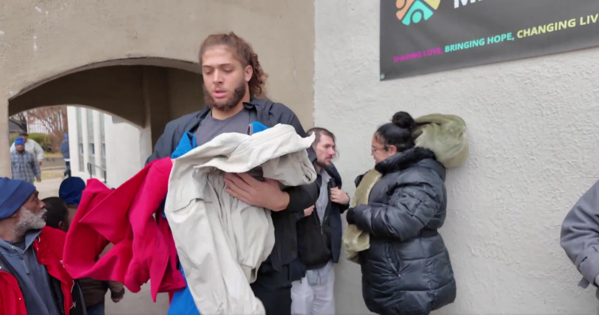 Chiefs DE Ashton Gillotte