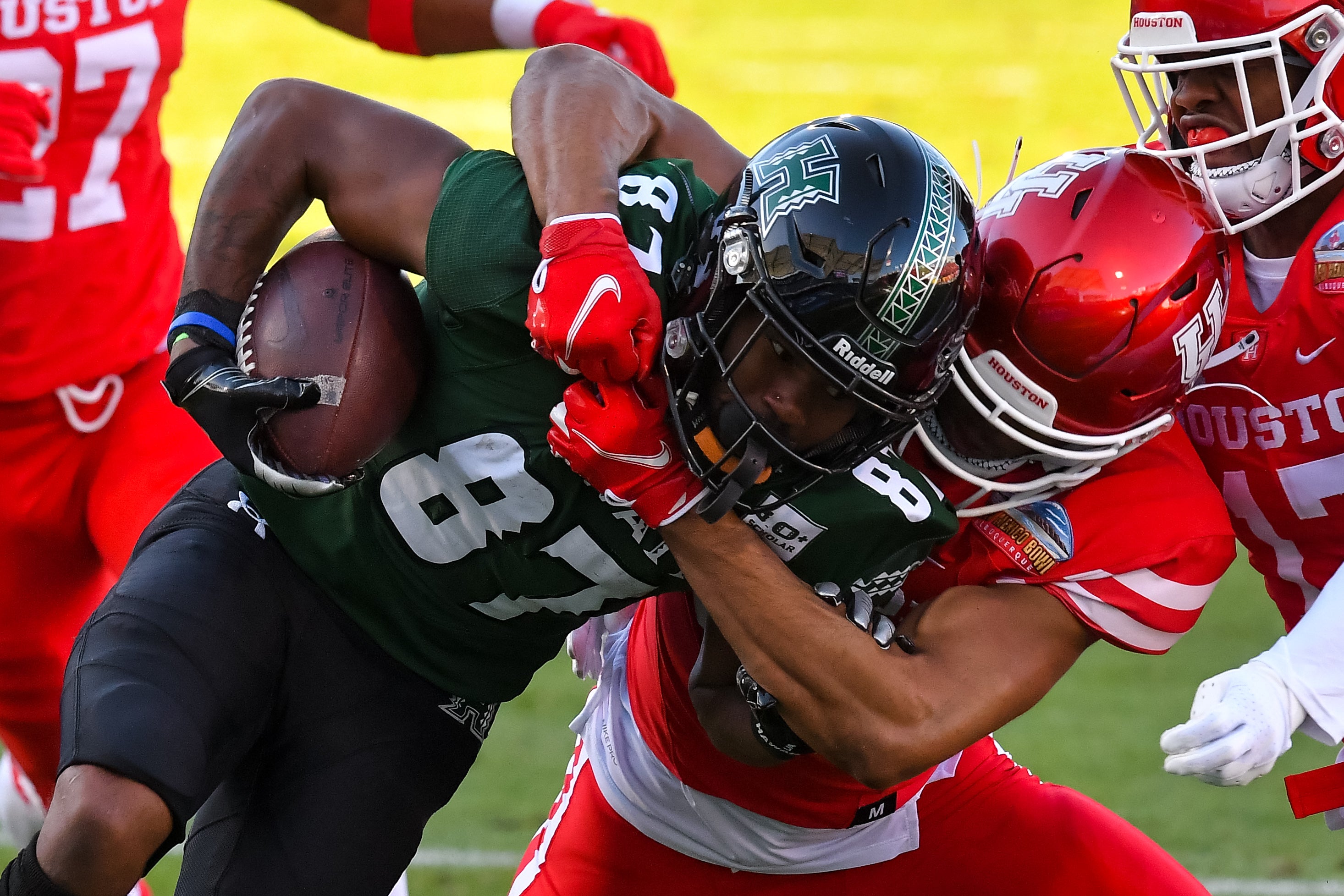 Hawaii Warriors wide receiver Dior Scott (87) gets tackled by Houston Cougars defense during the first half at Toyota Stadium.
