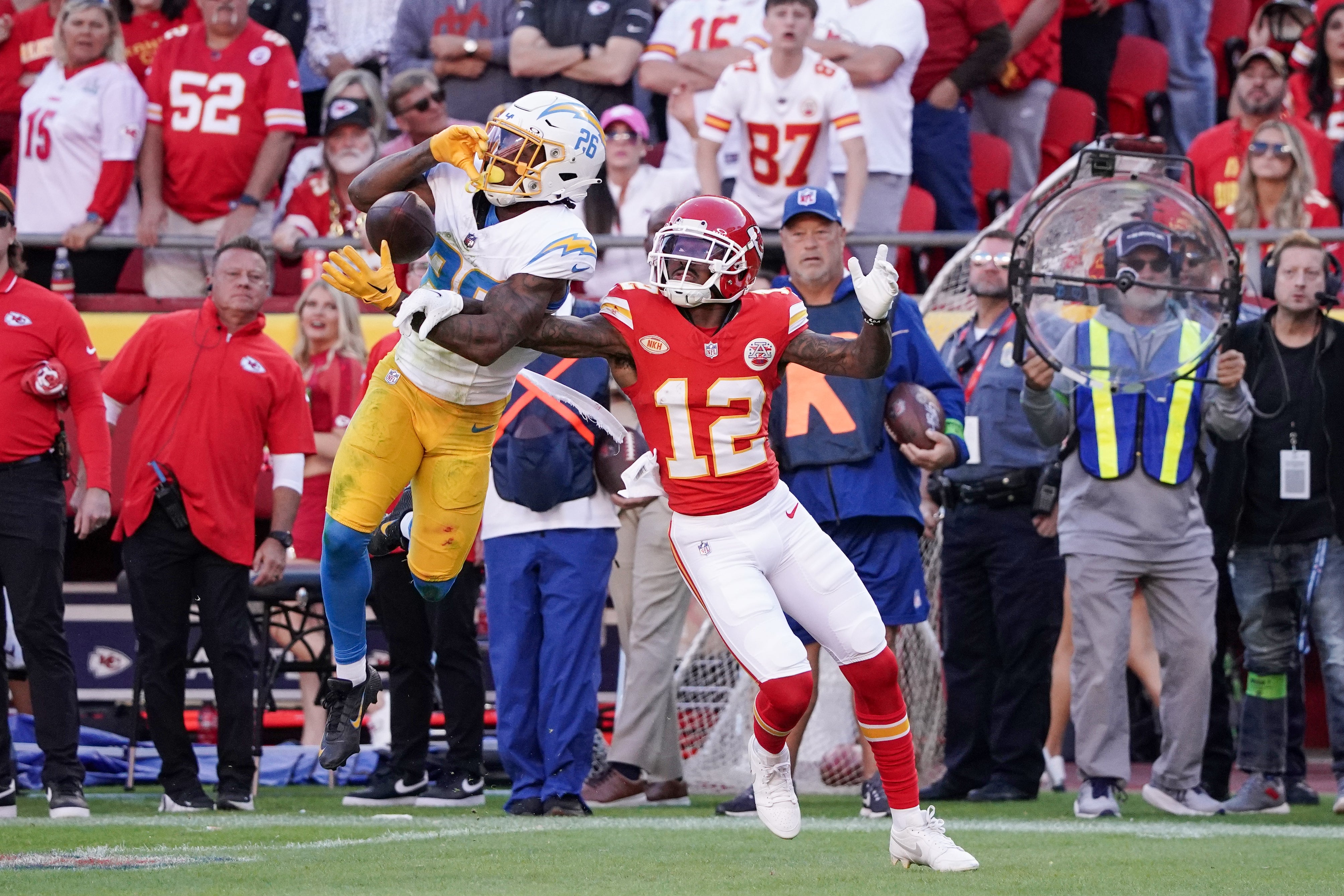 Los Angeles Chargers cornerback Asante Samuel Jr. (26) intercepts a pass intended for Kansas City Chiefs wide receiver Mecole Hardman (12)