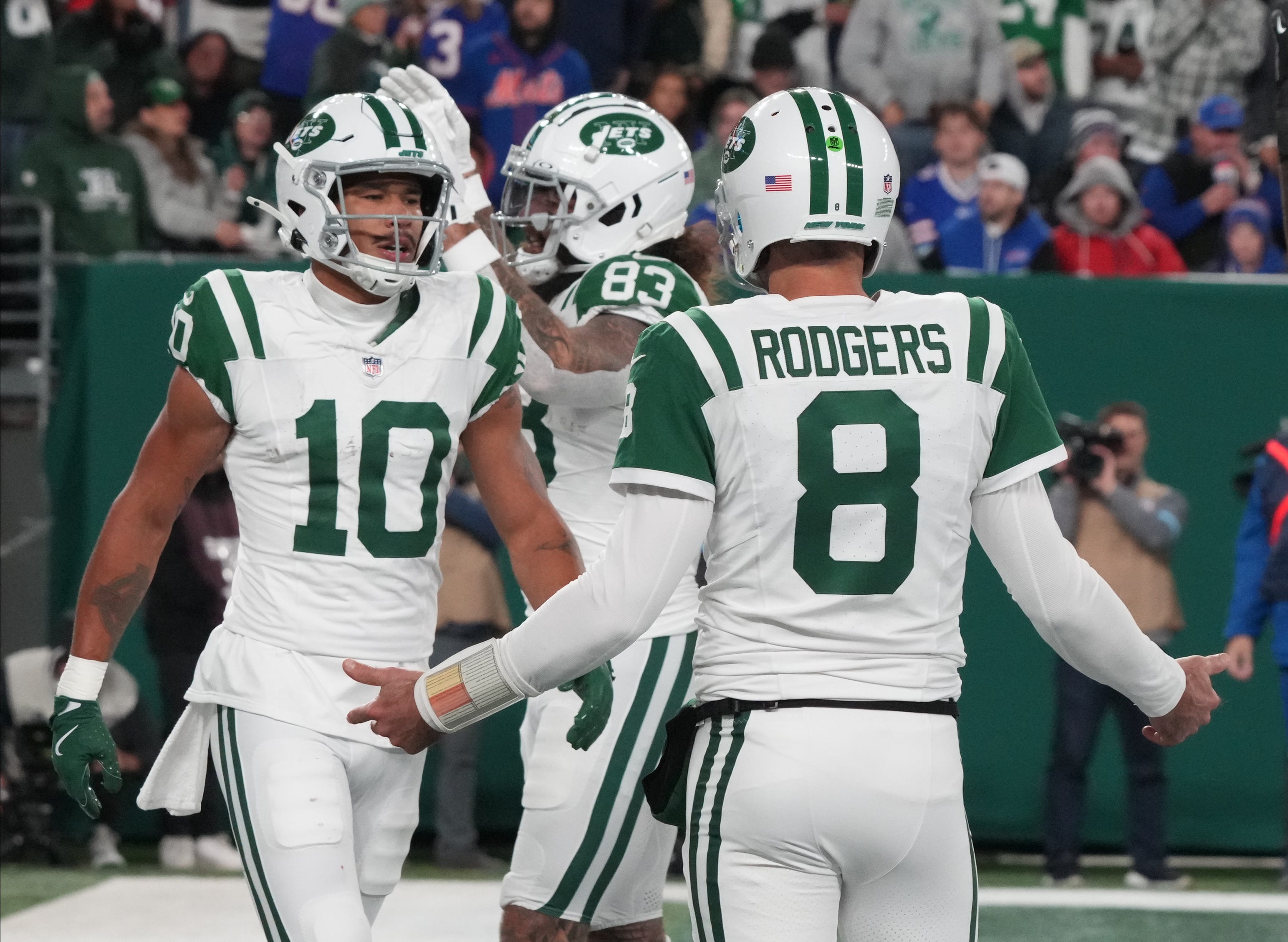 Allen Lazard of the Jets scored a TD in the first half on a pass from Aaron Rodgers. The Buffalo Bills came to MetLife Stadium to play the NY Jets. The Jets played their first game under new interim head coach Jeff Ulbrich.