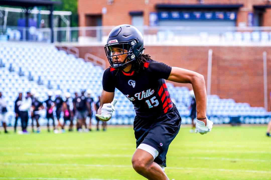 Notre Dame 2027 wide receiver target Anthony Roberts