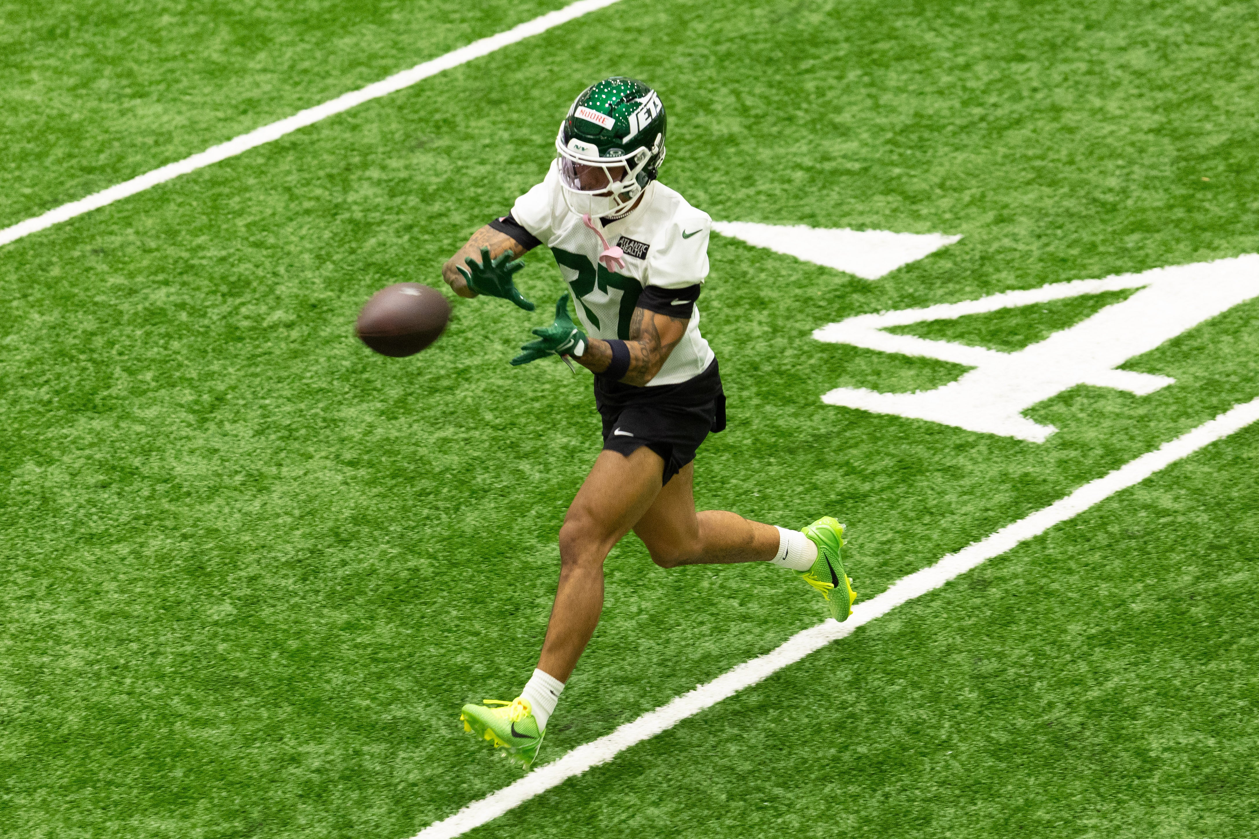 May 9, 2025; Florham Park, NJ, USA; New York Jets rookie safety Malachi Moore (27) makes a catch during the minicamp at Atlantic Health Jets Training Center.