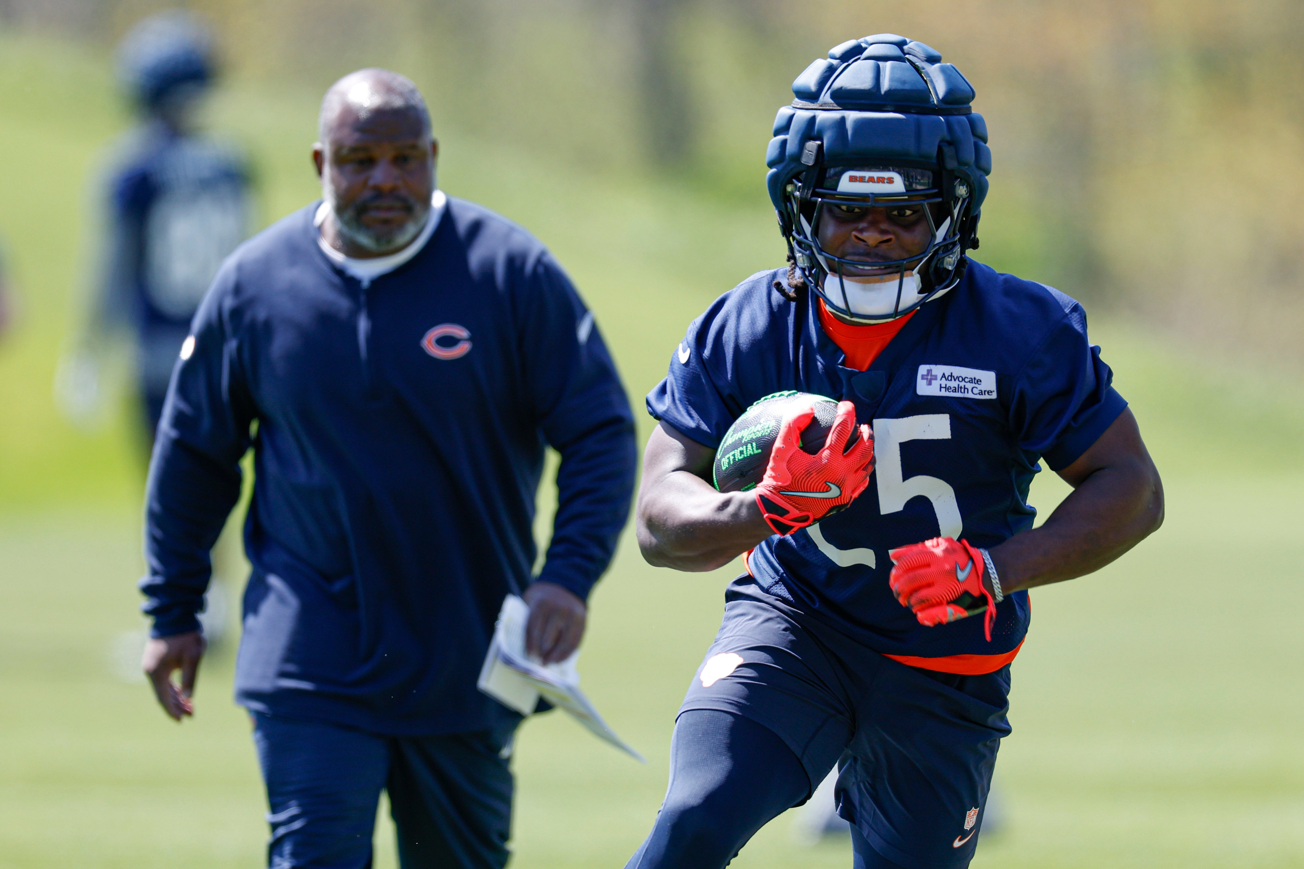 May 9, 2025; Lake Forest, IL, USA; Chicago Bears running back Kyle Monangai (25) runs with the ball during the Rookie Minicamp at Halas Hall.