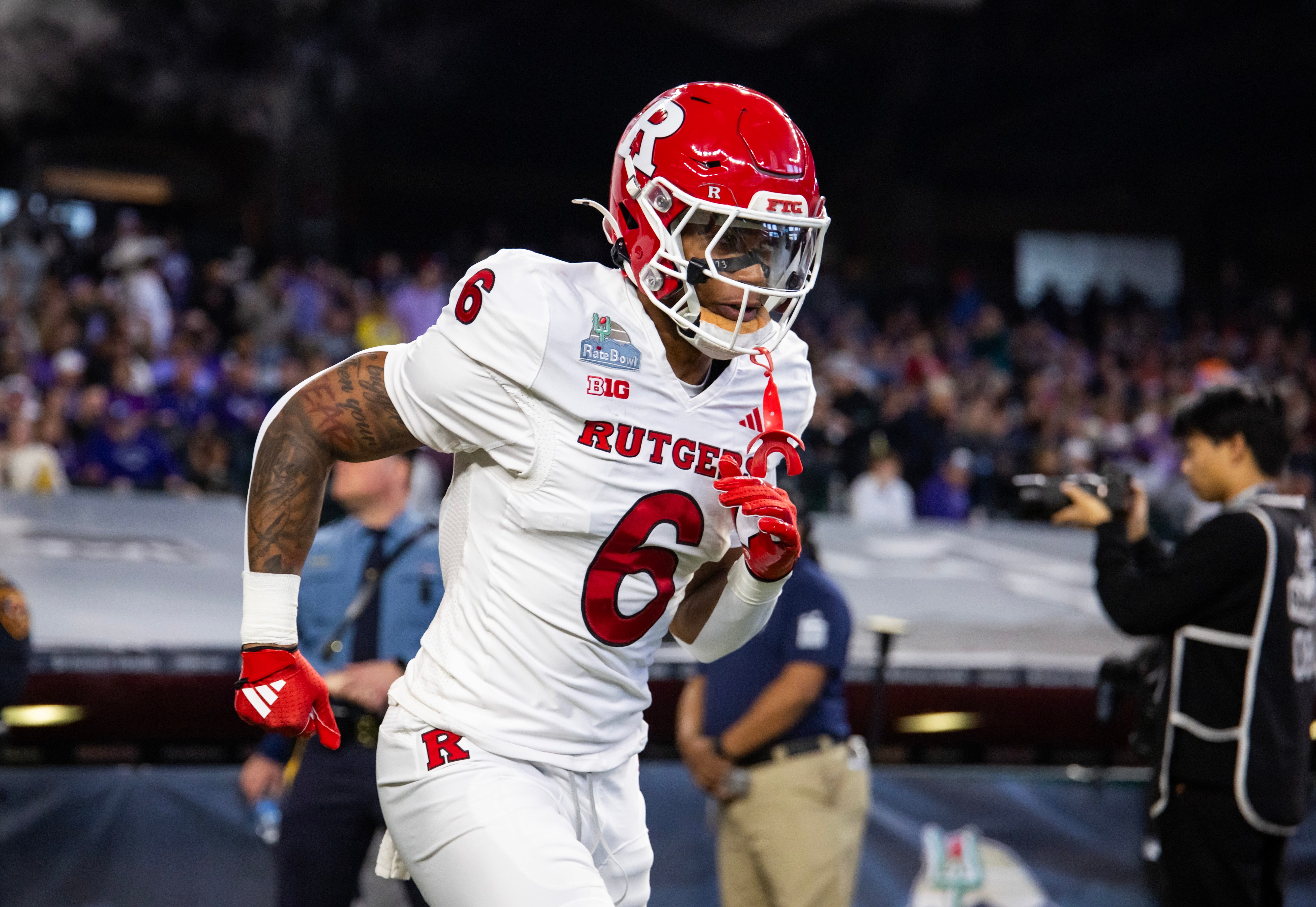 Dec 26, 2024; Phoenix, AZ, USA; Rutgers Scarlet Knights defensive back Shaquan Loyal (6) against the Kansas State Wildcats during the Rate Bowl at Chase Field.