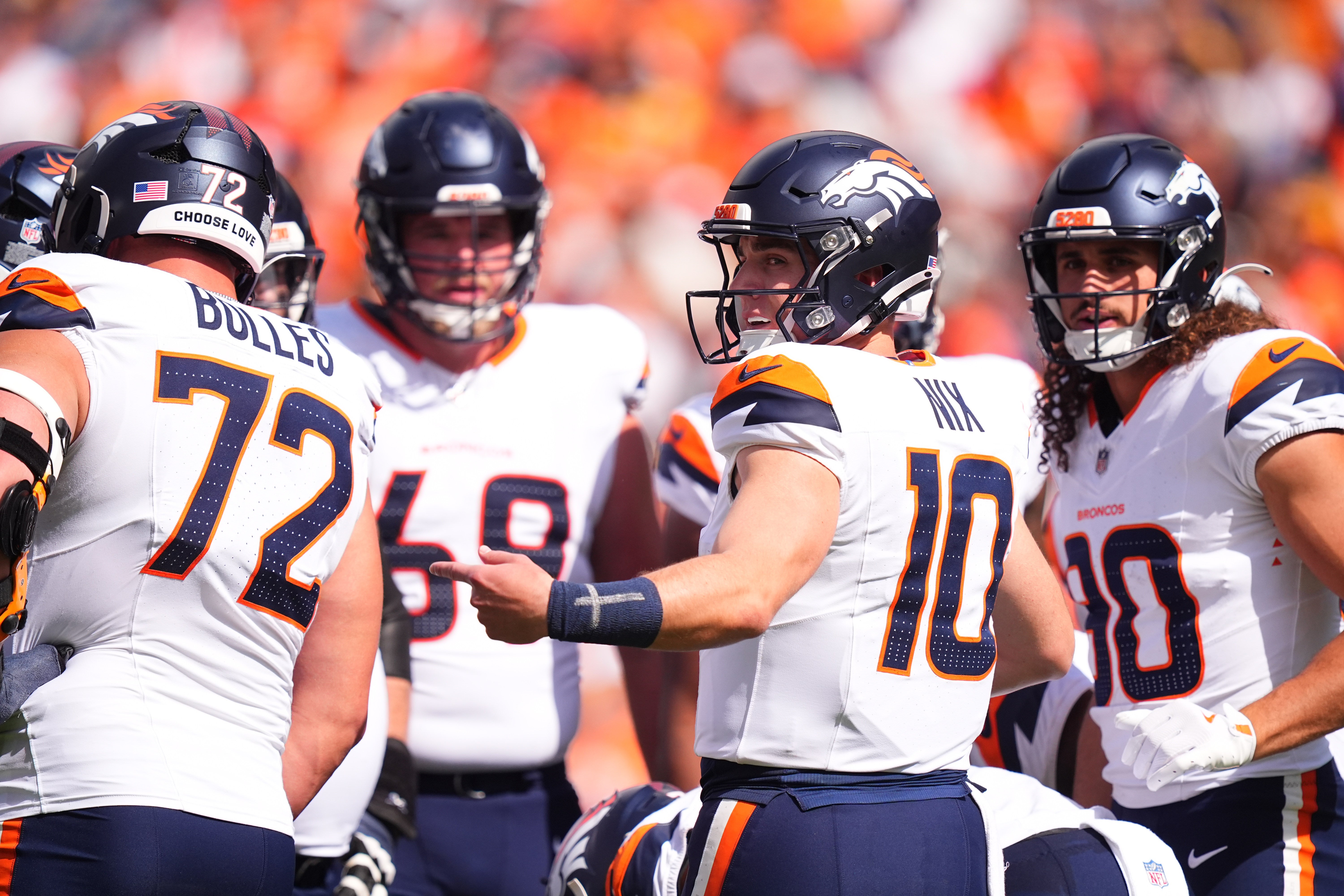 Denver Broncos quarterback Bo Nix (10) huddles with teammates in the first quarter against the Pittsburgh Steelers