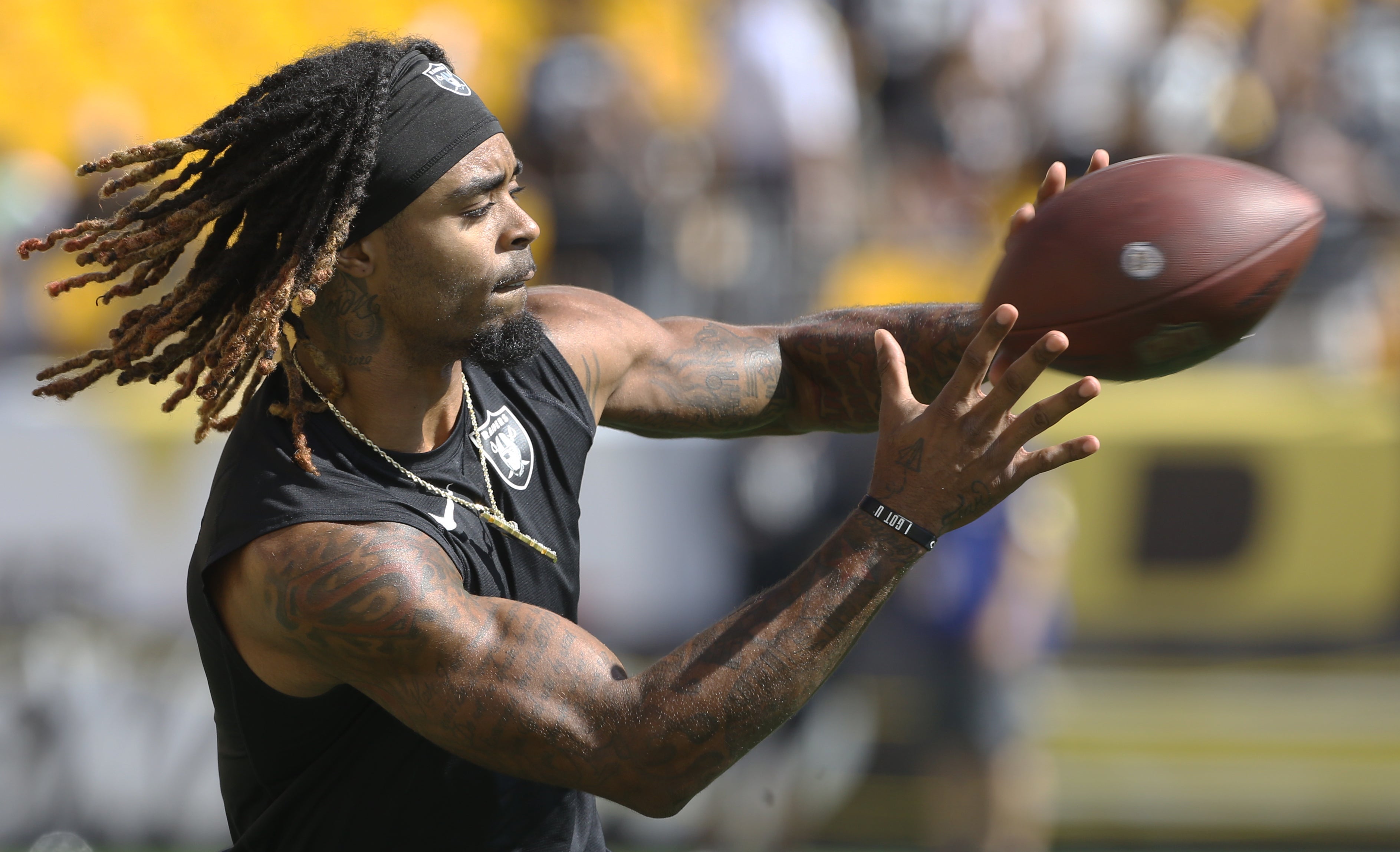 Las Vegas Raiders cornerback Damon Arnette (20) warms up before the game against the Pittsburgh Steelers at Heinz Field.