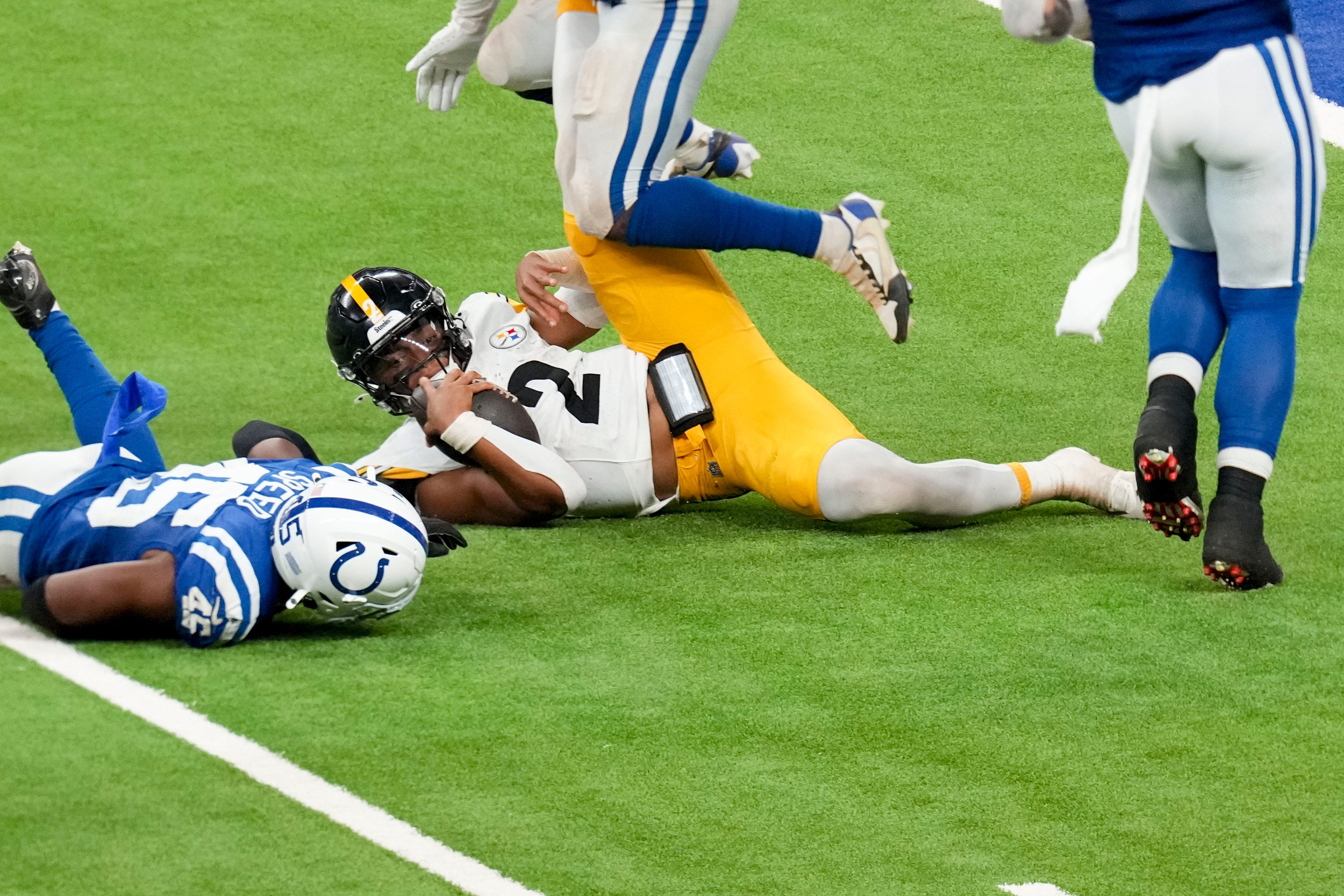 Pittsburgh Steelers quarterback Justin Fields (2) slides after rushing the ball Sunday, Sept. 29, 2024, during a game against the Pittsburgh Steelers at Lucas Oil Stadium in Indianapolis.