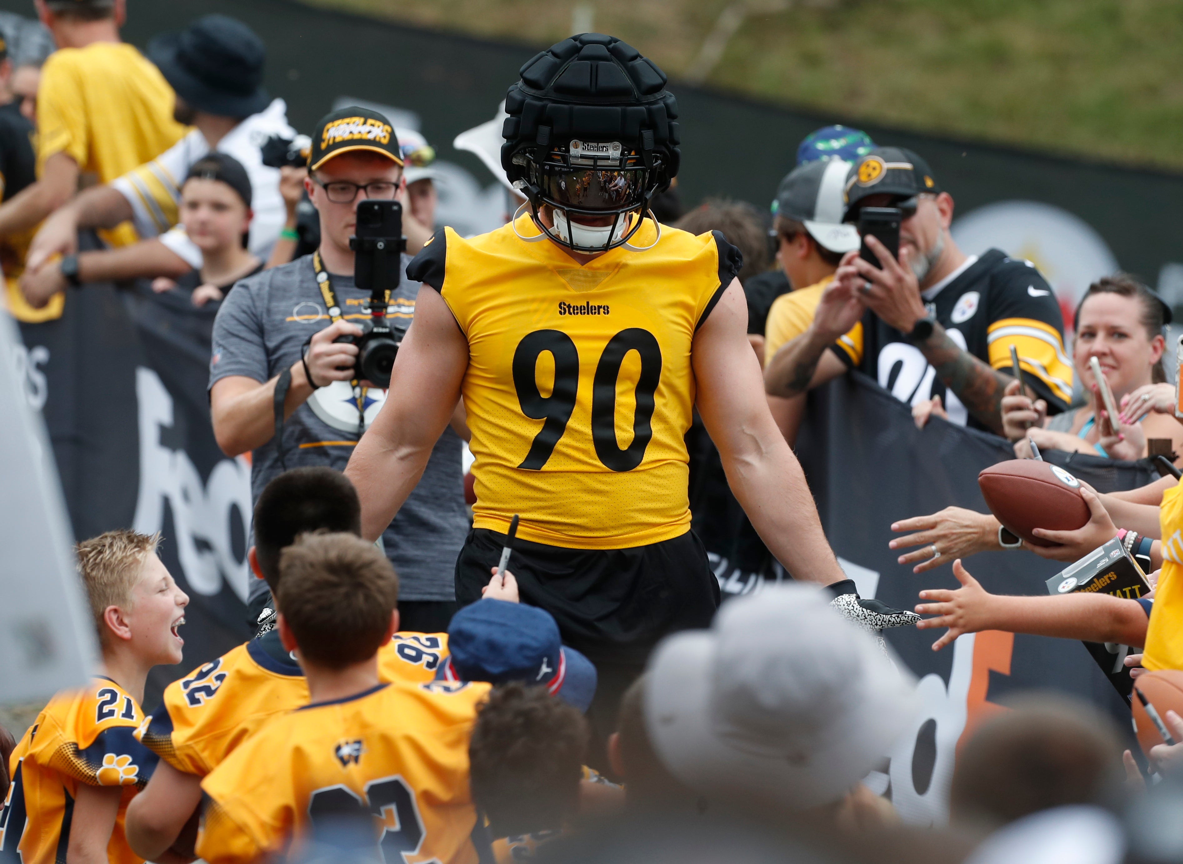 Jul 27, 2023; Latrobe, PA, USA; Pittsburgh Steelers linebacker T.J. Watt (90) walks to the field during training camp at Saint Vincent College.