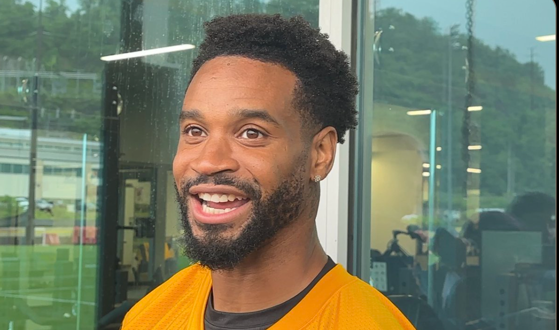 Pittsburgh Steelers CB Darius Slay addresses the media at OTAs on Wednesday, May 28th.