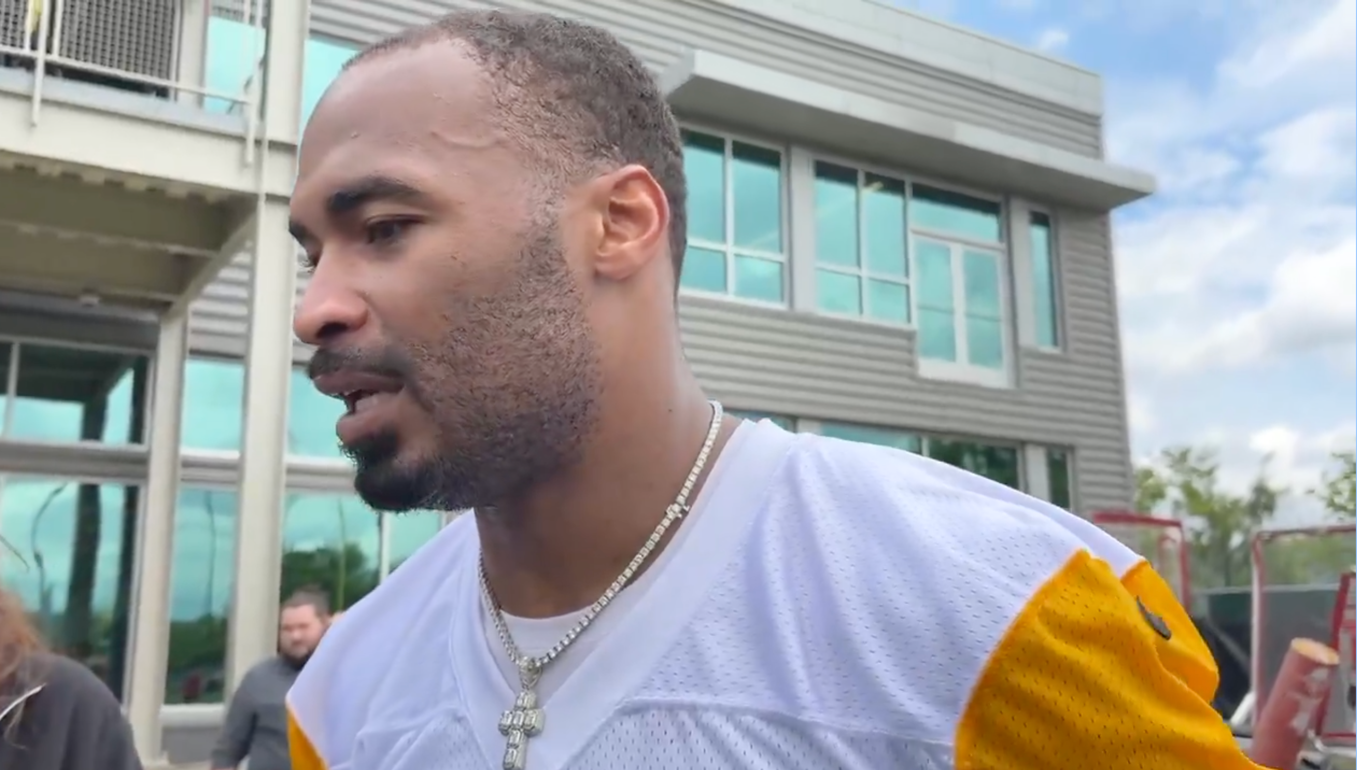 Pittsburgh Steelers WR Robert Woods addresses the media at 2025 OTAs.