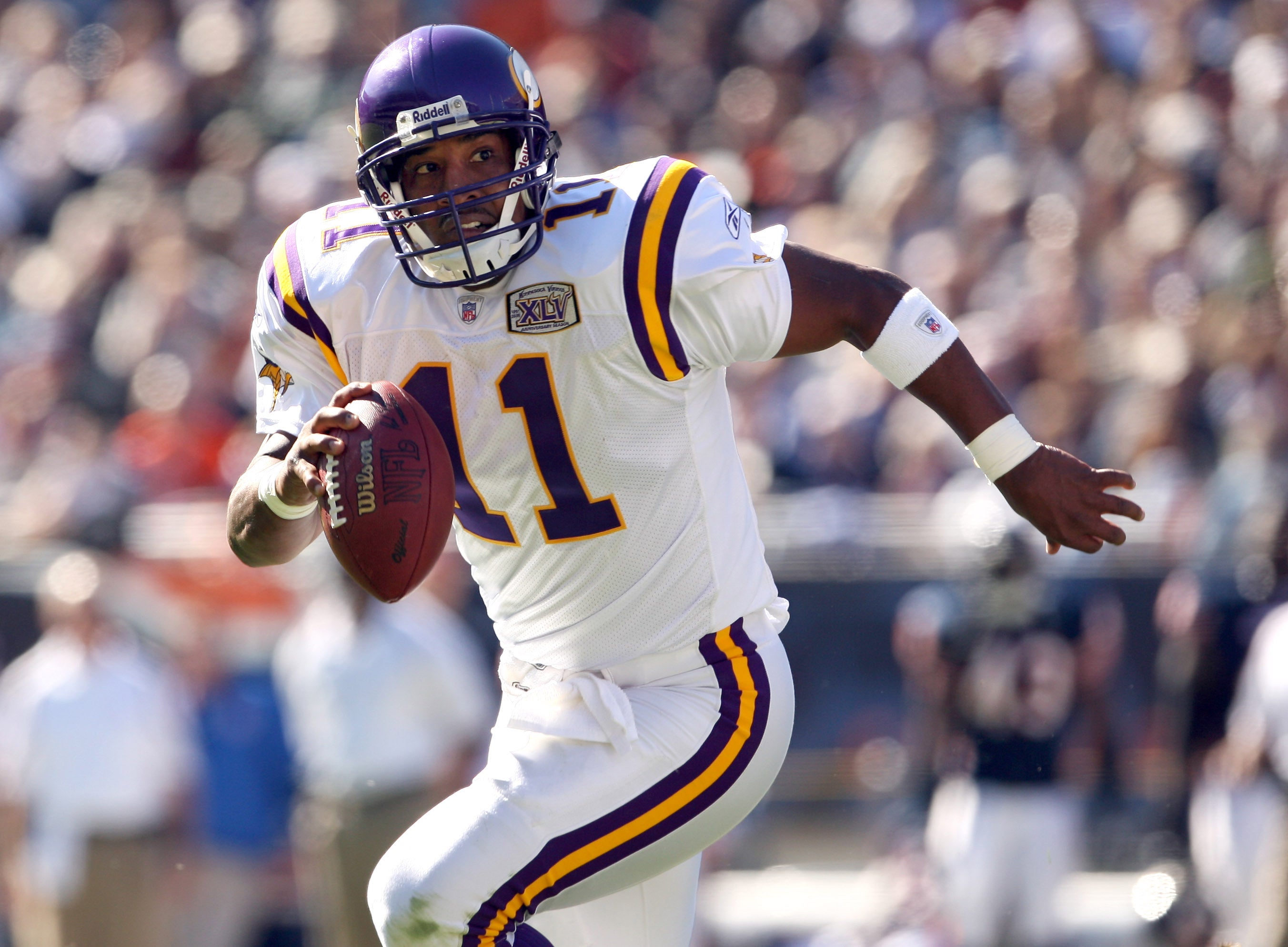 Oct. 16, 2005; Chicago, IL, USA; Minnesota Vikings quarterback Daunte Culpepper runs with the ball against the Chicago Bears Sunday Oct. 16 at Soldier Field.