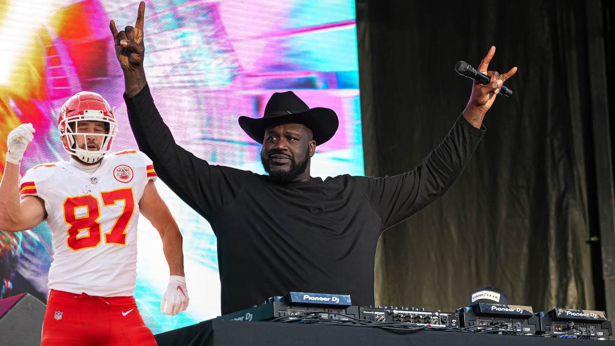 Shaquille O'Neal and Travis Kelce