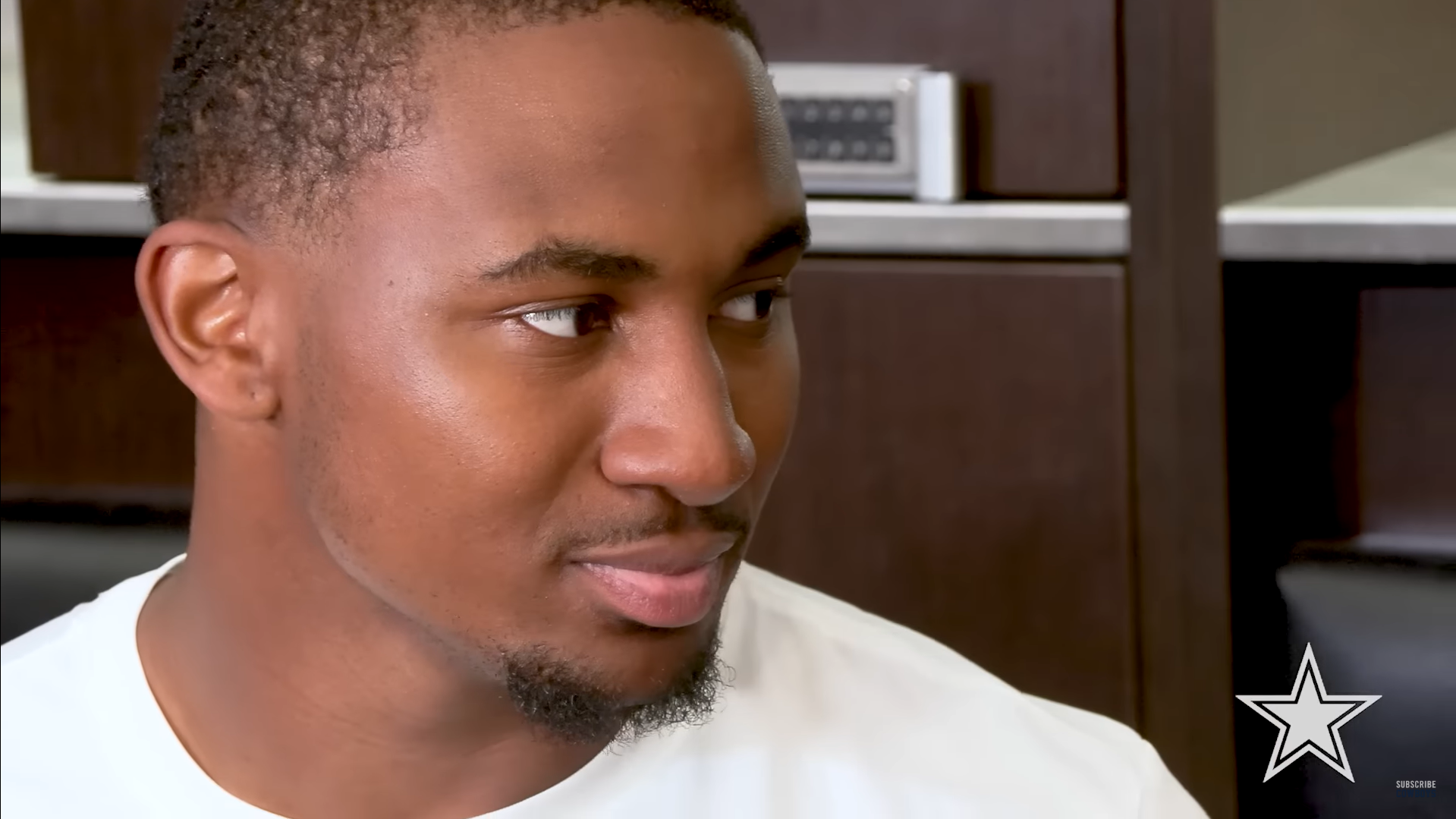 Dallas Cowboys rookie Donovan Ezeiruaku talks to reporters.