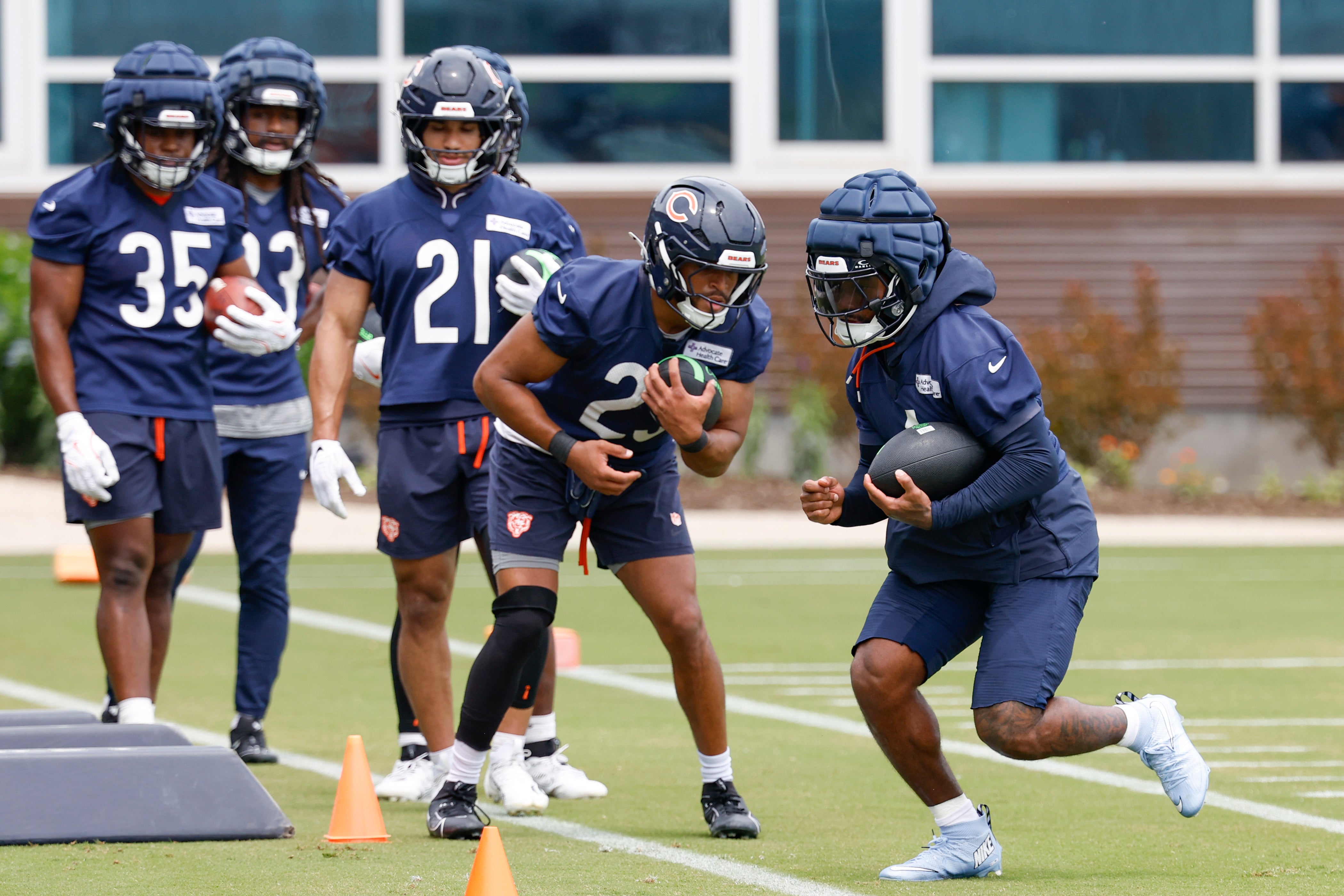 Jun 3, 2025; Lake Forest, IL, USA; Chicago Bears running back D'Andre Swift (4) runs with the ball during minicamp at Halas Hall.