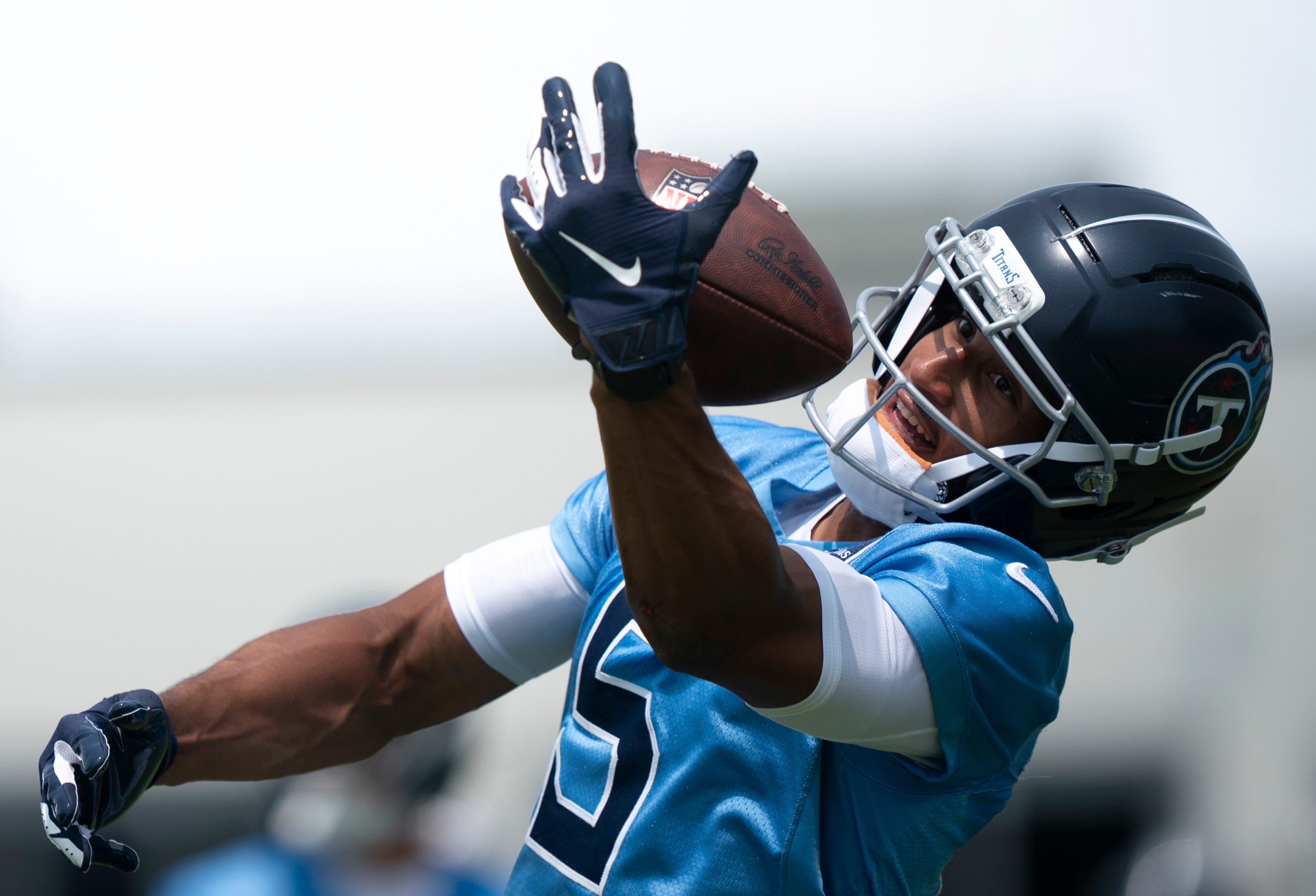 Tennessee Titans wide receiver Elic Ayomanor (5) makes a one-hand grab during drills during mandatory Titans Minicamp at Ascension Saint Thomas Sports Park in Nashville, Tenn., Tuesday, June 10, 2025.