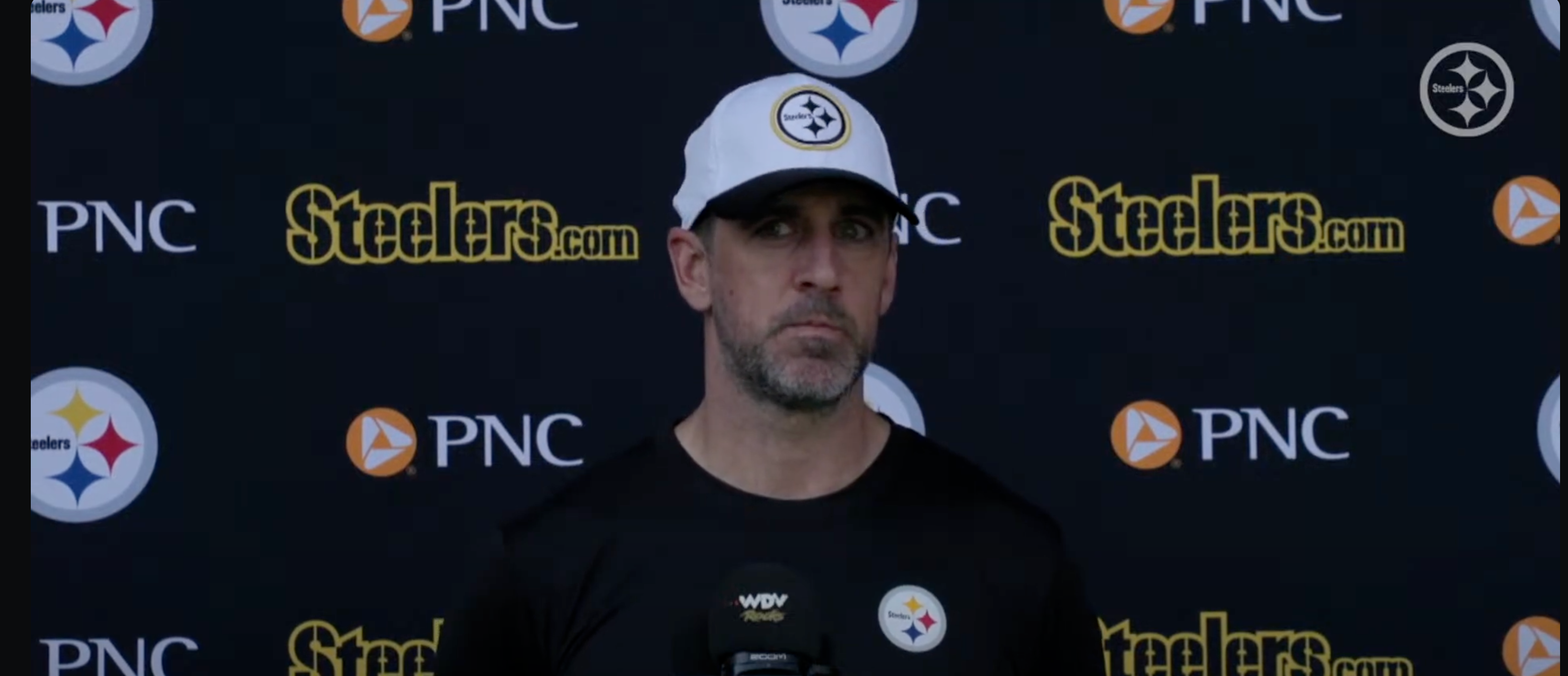 Pittsburgh Steelers QB Aaron Rodgers addresses the media after first practice at 2025 mandatory minicamp, 6/10/25.