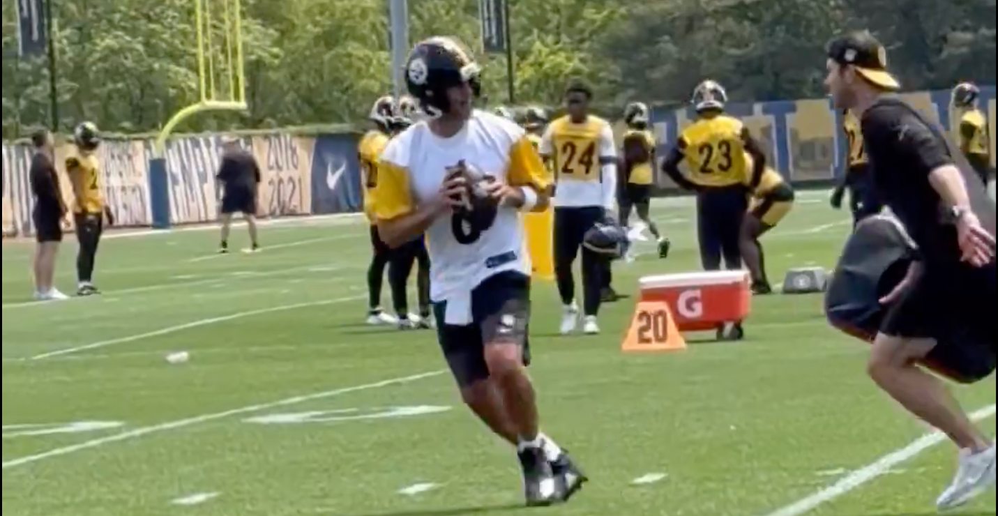 Pittsburgh Steelers quarterback Aaron Rodgers participates in individual drills during day one of mandatory minicamp, 6/10/25.