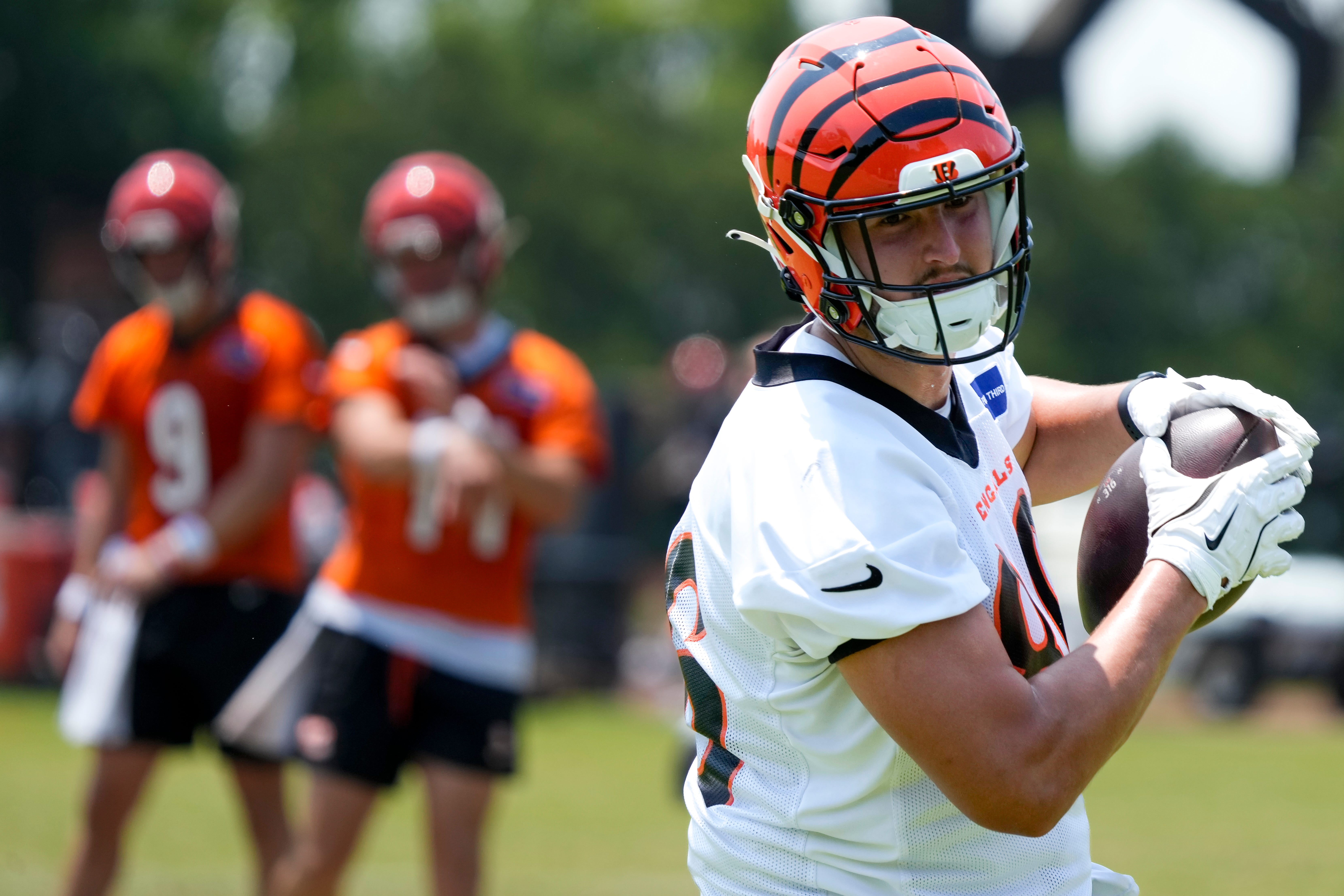 Cincinnati Bengals tight end Kole Taylor (86) catches a pass during a session of organized team activities on the Bengals practice field at Paycor Stadium in downtown Cincinnati on Tuesday, June 3, 2025.