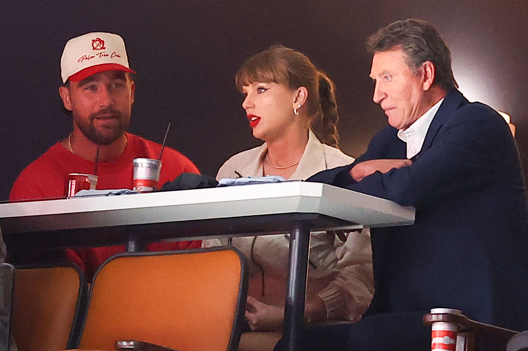 Taylor Swift, Travis Kelce, and Wayne Gretzky